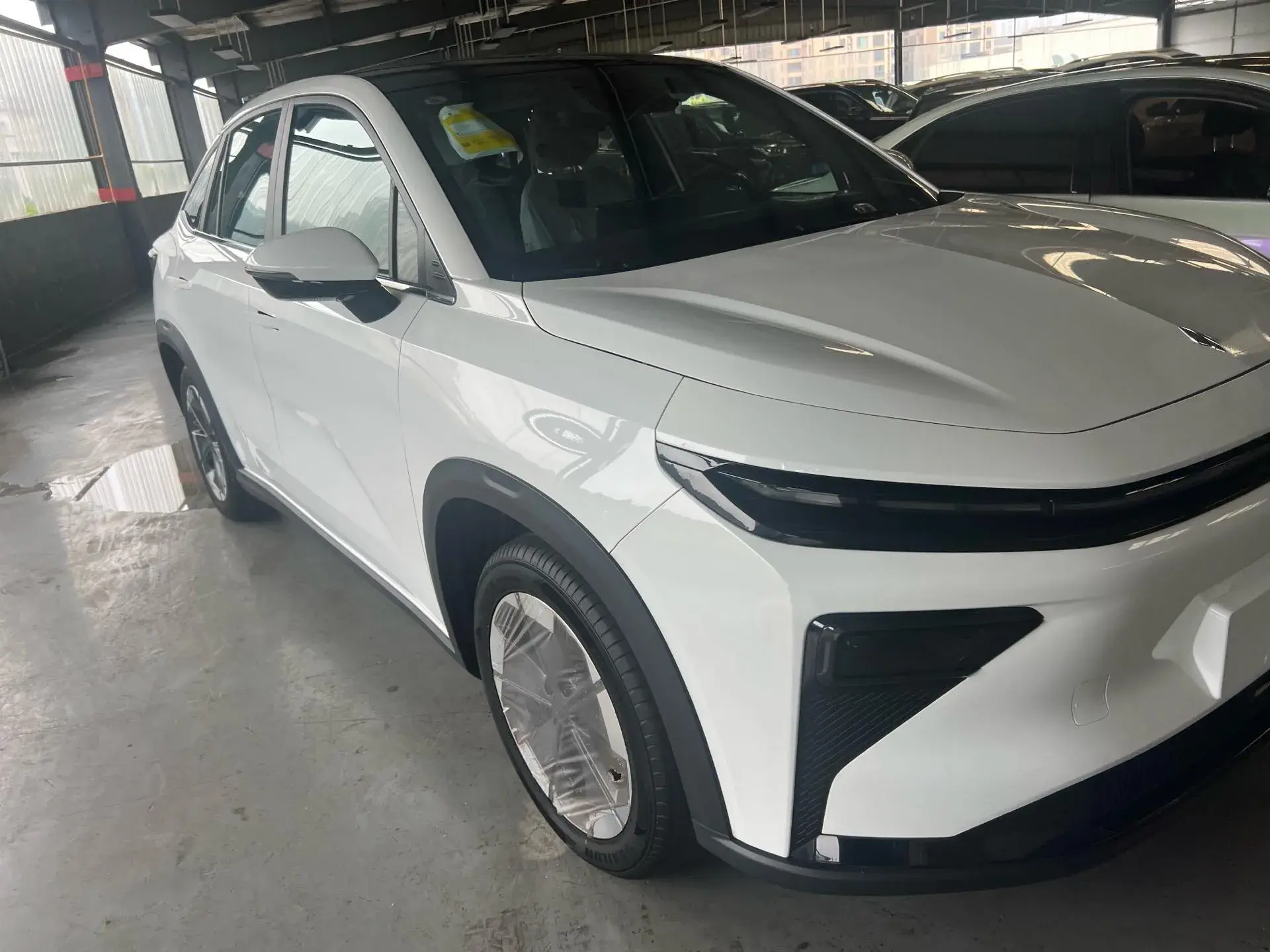 2023 LIVAN 7 thumbnail 3