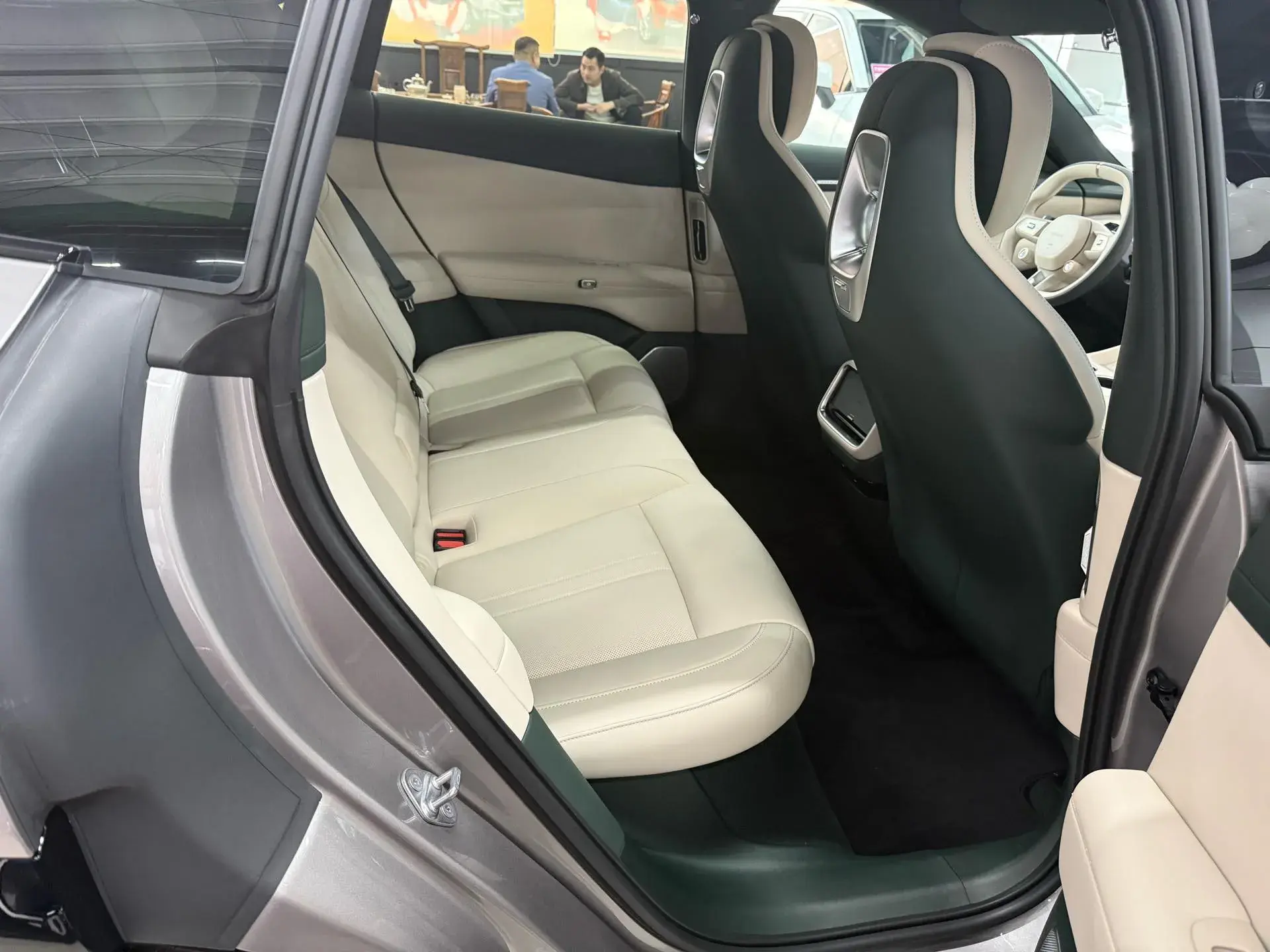 2025 MI YU7 thumbnail 3