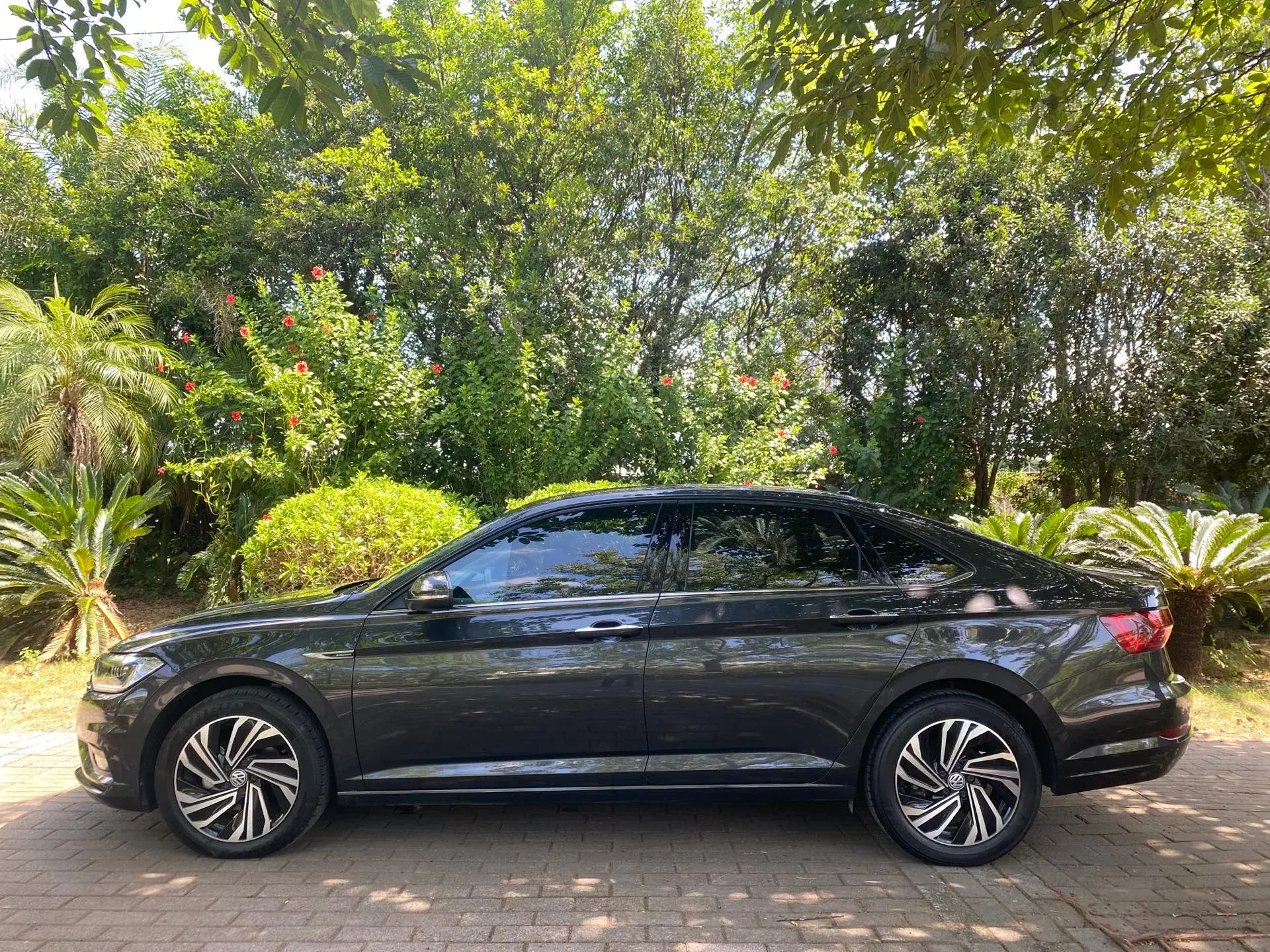 2022 VOLKSWAGEN SAGITAR thumbnail 4