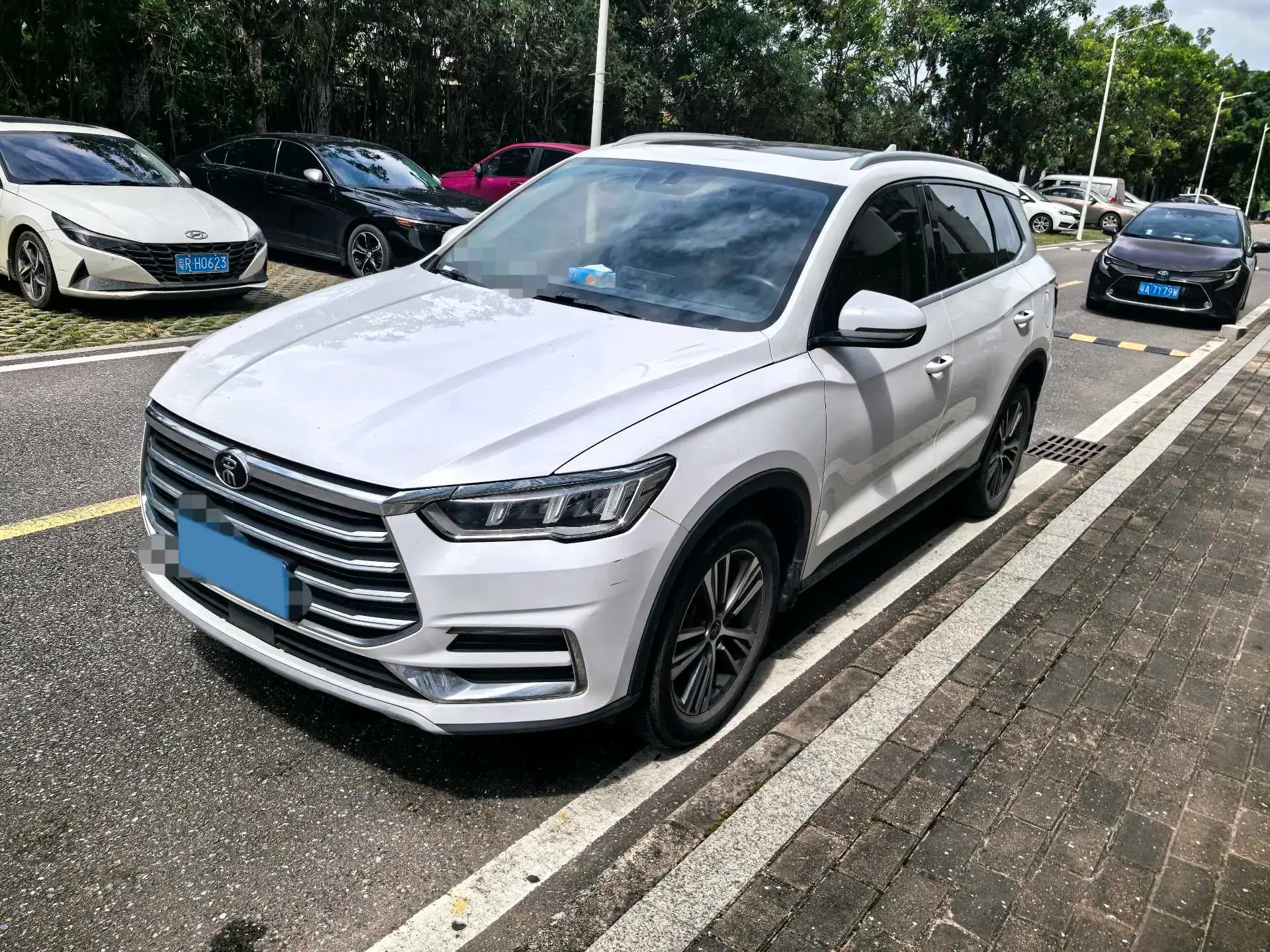 2019 BYD SONG view 1