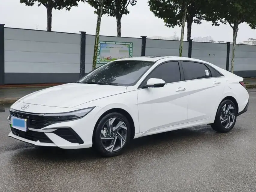 2023 HYUNDAI ELANTRA view 1