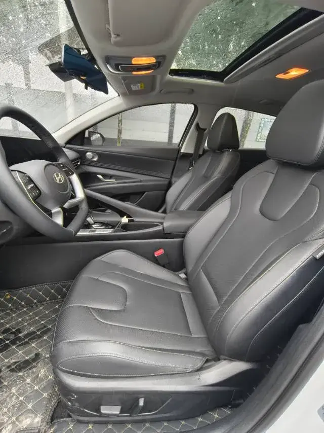 2023 HYUNDAI ELANTRA thumbnail 4