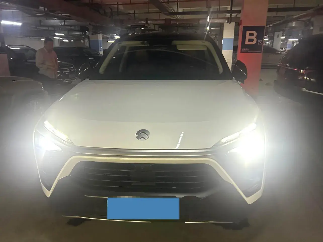 2018 NIO ES8 thumbnail 2