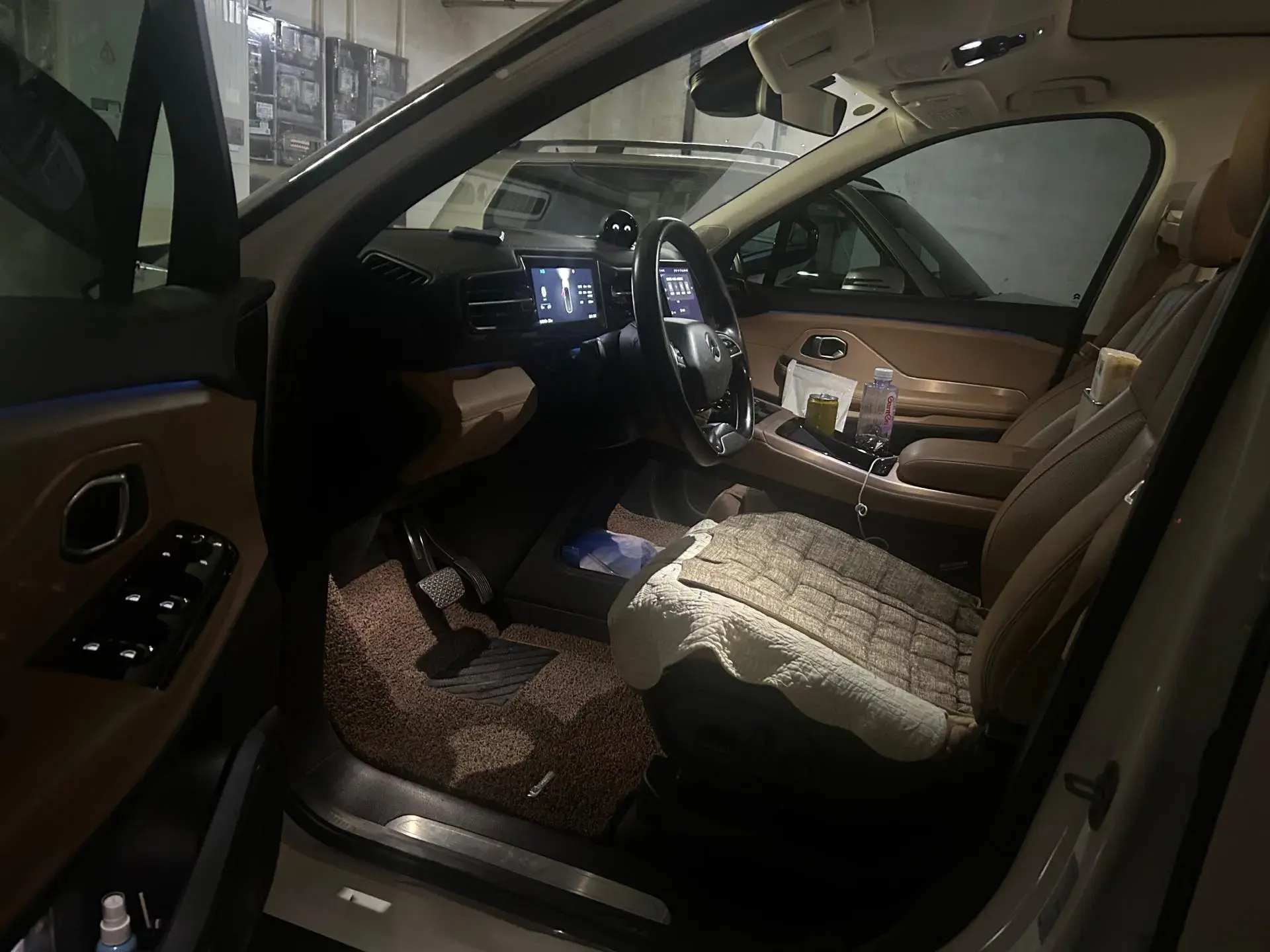 2018 NIO ES8 thumbnail 3