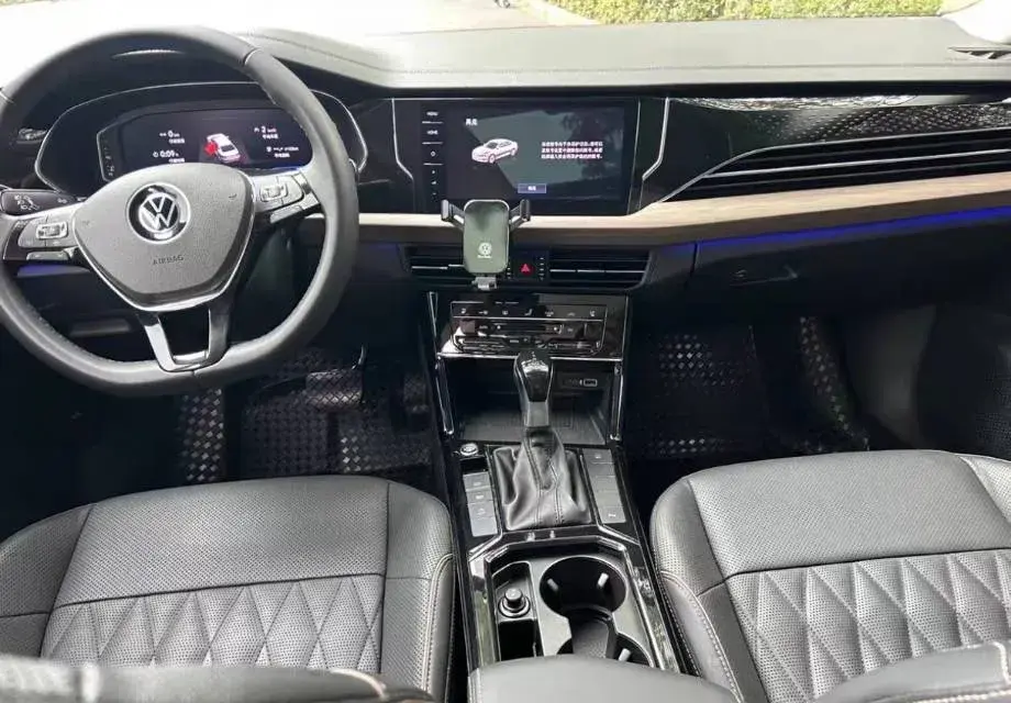 2021 VOLKSWAGEN PASSAT thumbnail 4