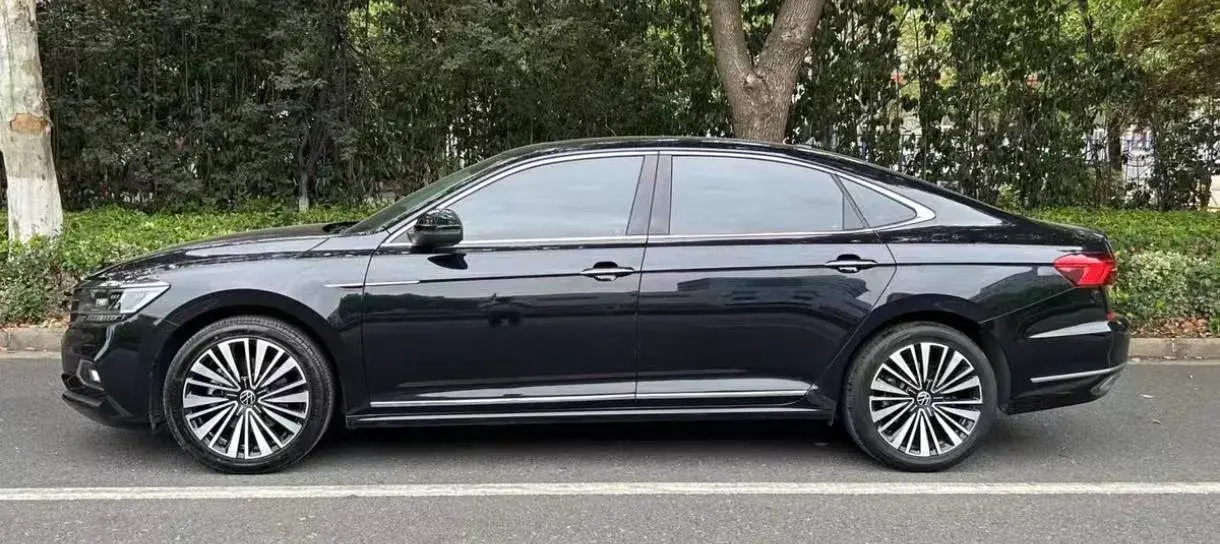 2021 VOLKSWAGEN PASSAT thumbnail 2