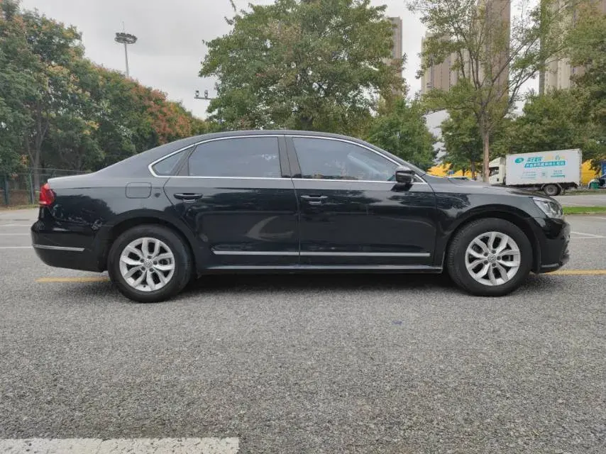 2015 VOLKSWAGEN PASSAT thumbnail 4