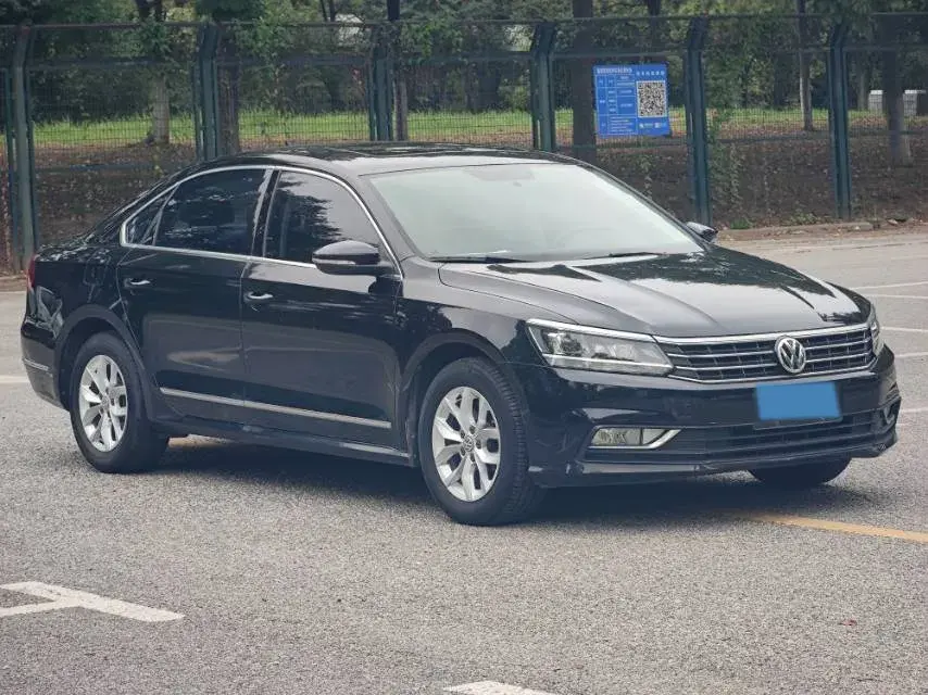 2015 VOLKSWAGEN PASSAT thumbnail 3