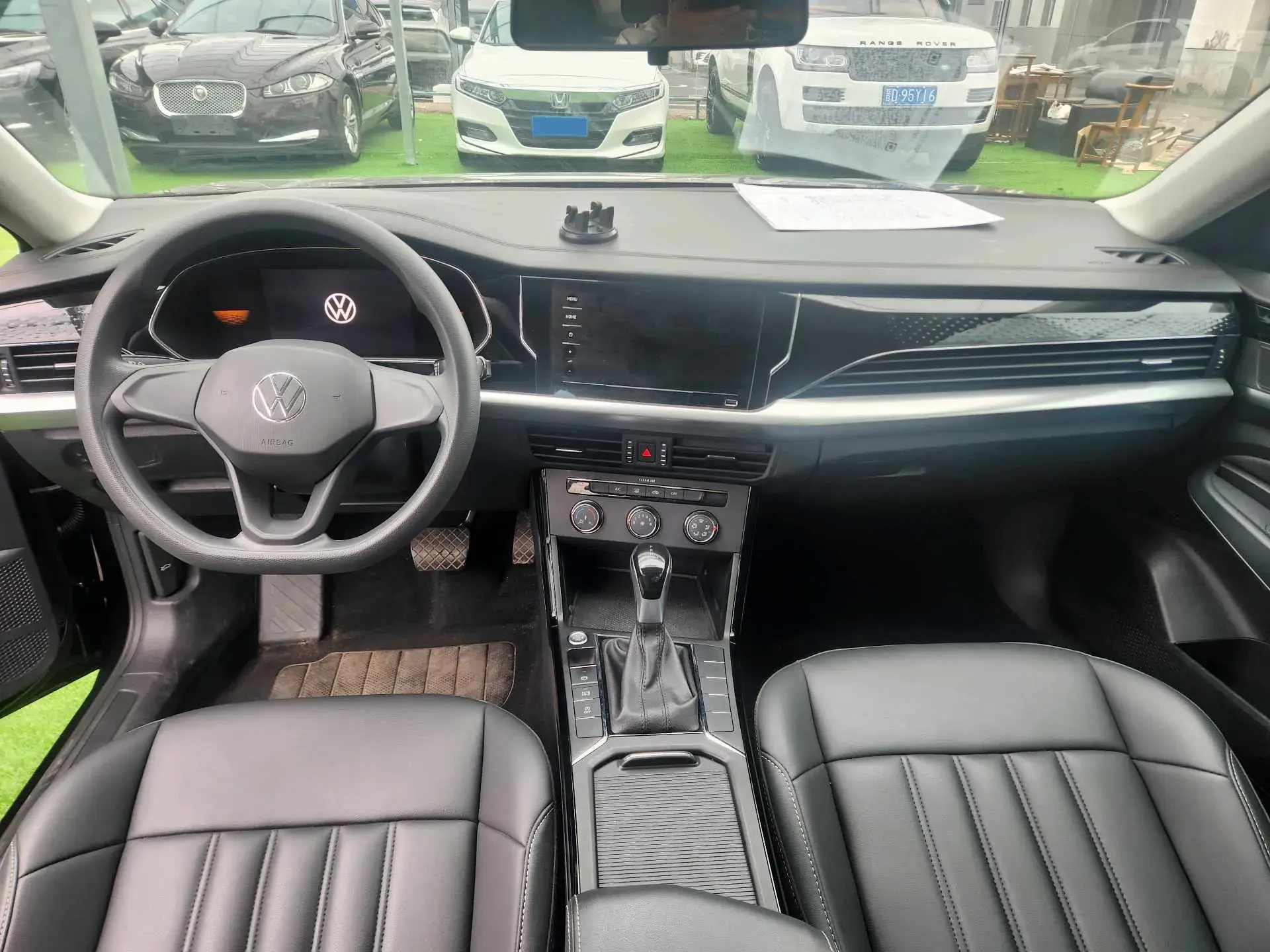 2022 VOLKSWAGEN PASSAT thumbnail 2