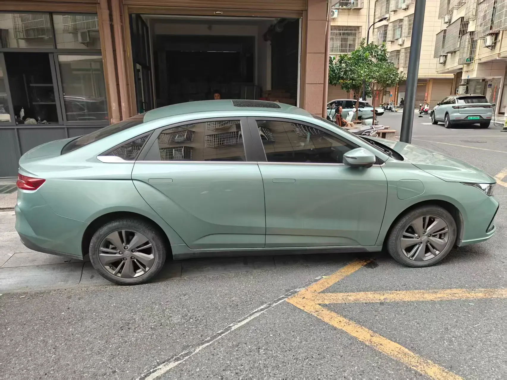 2022 GEOMETRY G6 thumbnail 2