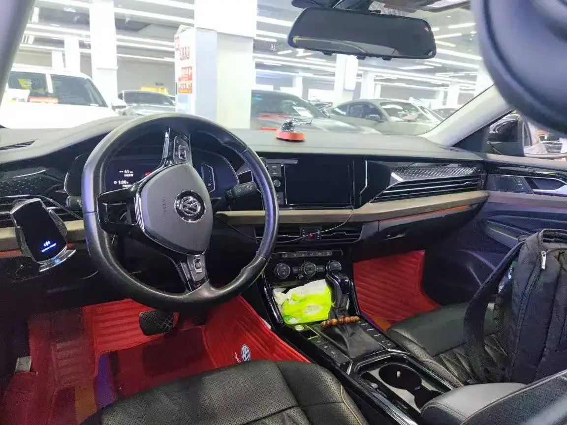 2019 VOLKSWAGEN PASSAT thumbnail 3