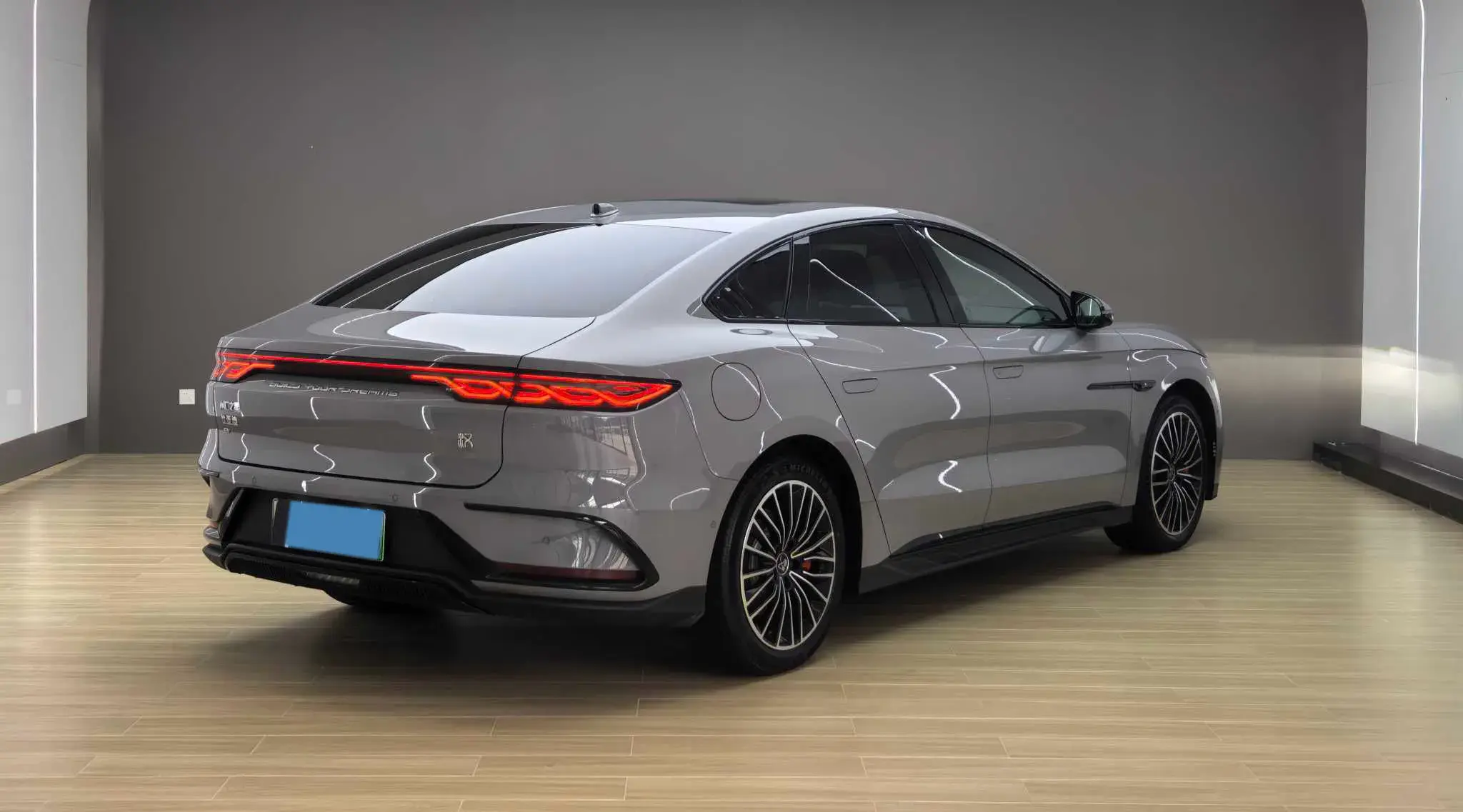 2025 BYD HAN thumbnail 3