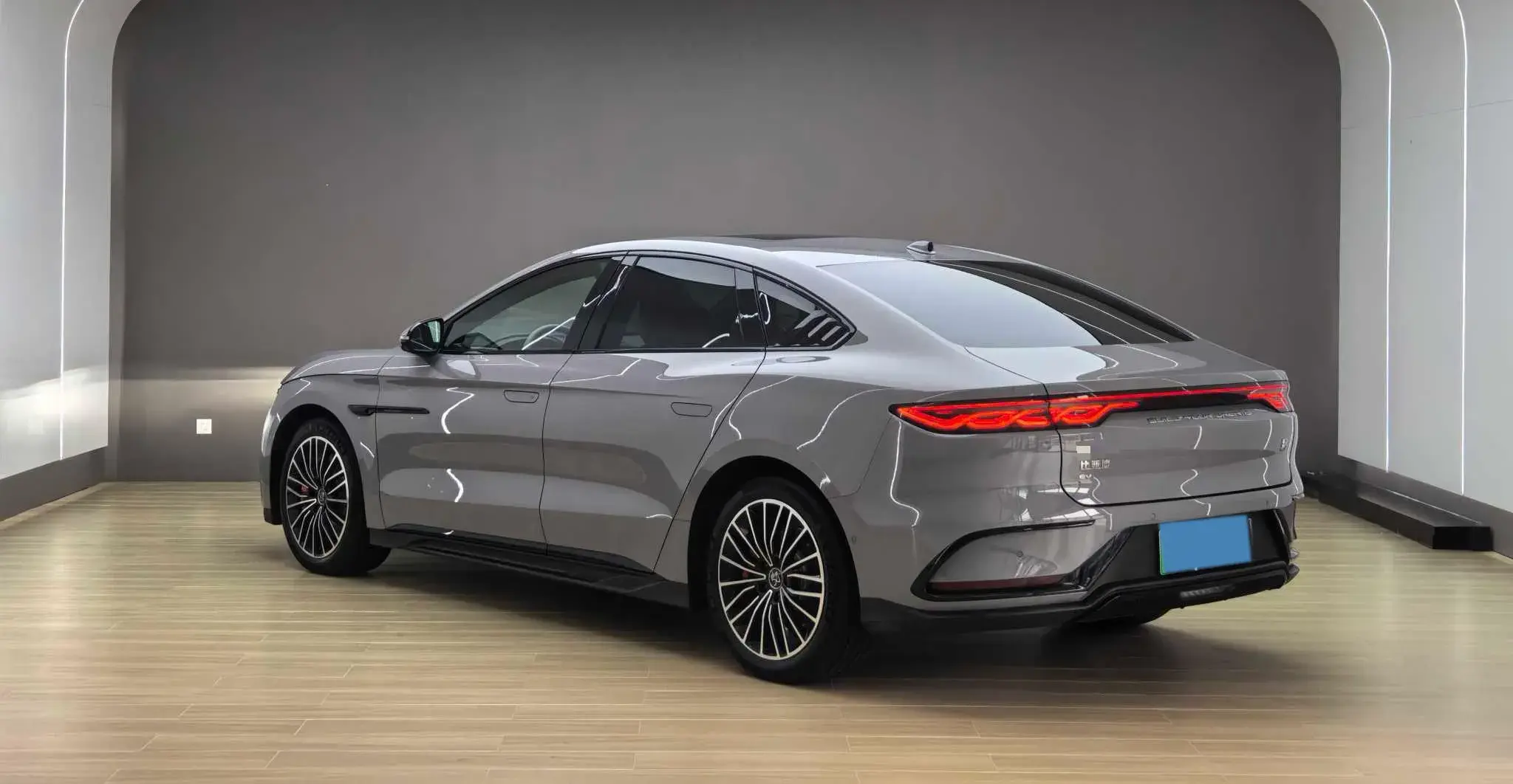 2025 BYD HAN thumbnail 2