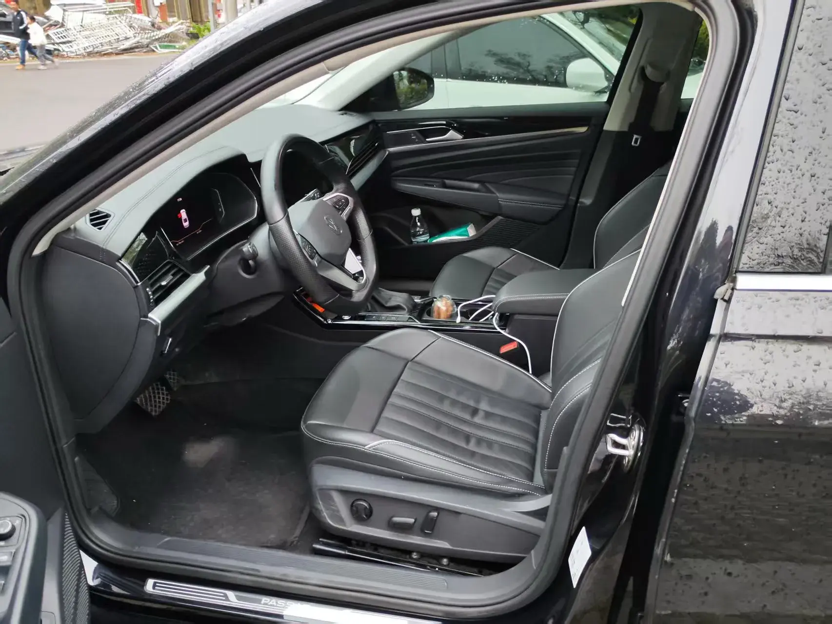 2022 VOLKSWAGEN PASSAT thumbnail 4