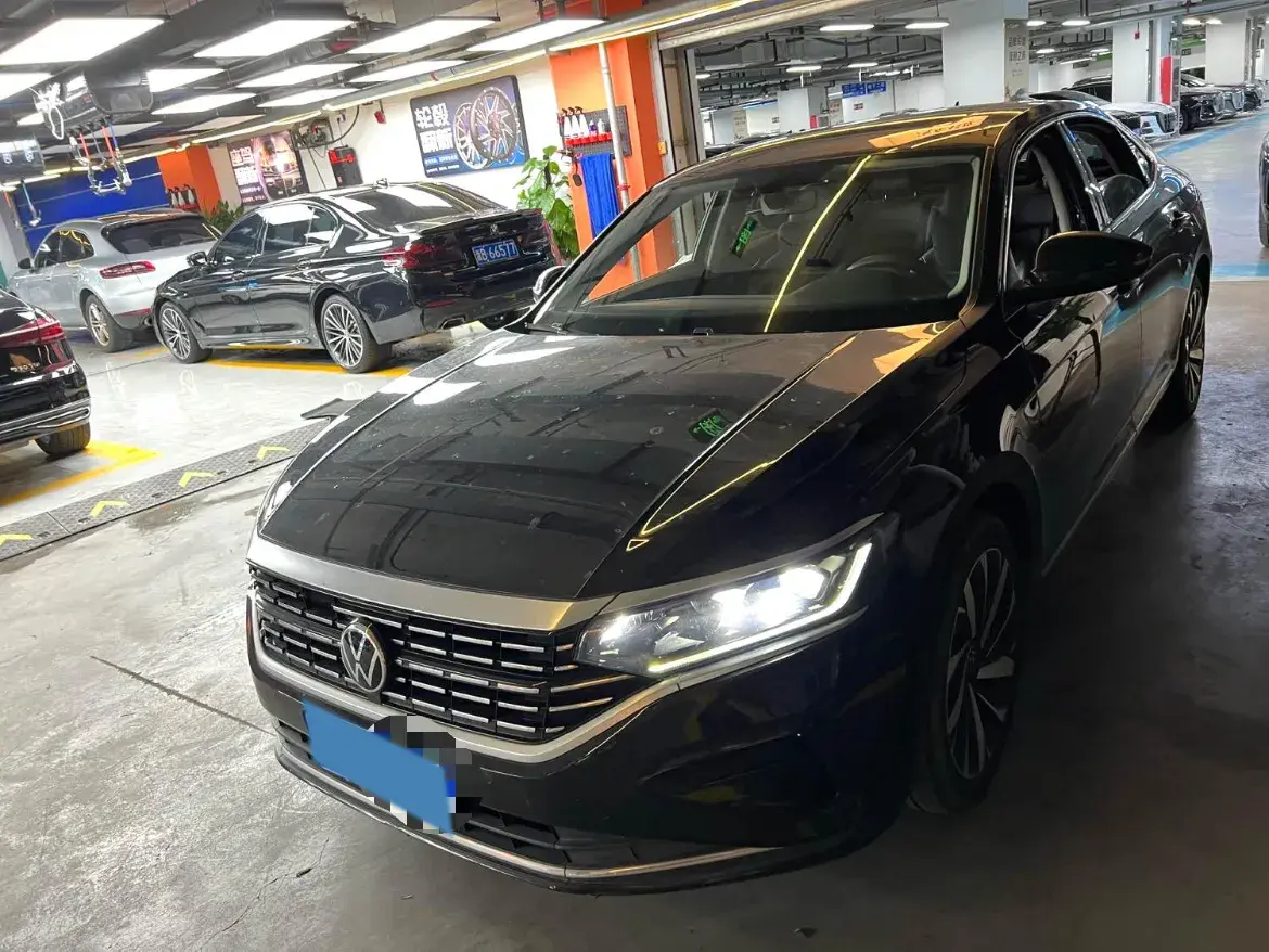 2022 VOLKSWAGEN PASSAT view 1