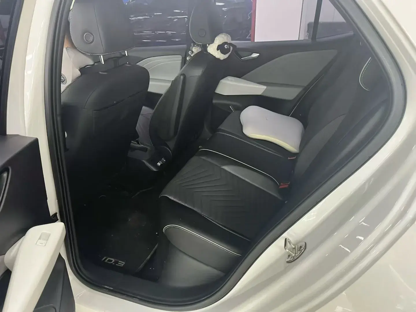 2024 VOLKSWAGEN ID.3 thumbnail 4