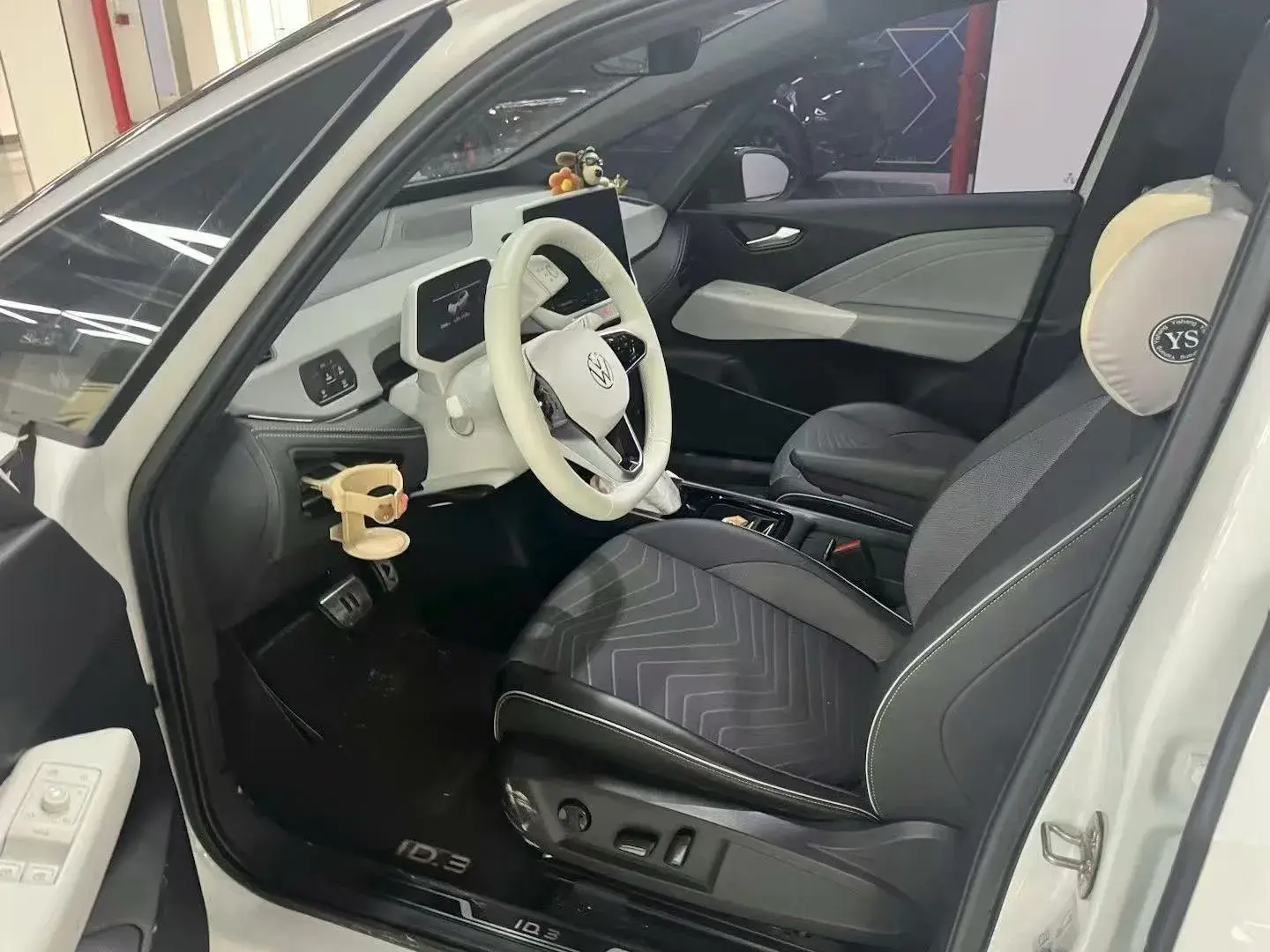 2024 VOLKSWAGEN ID.3 thumbnail 3