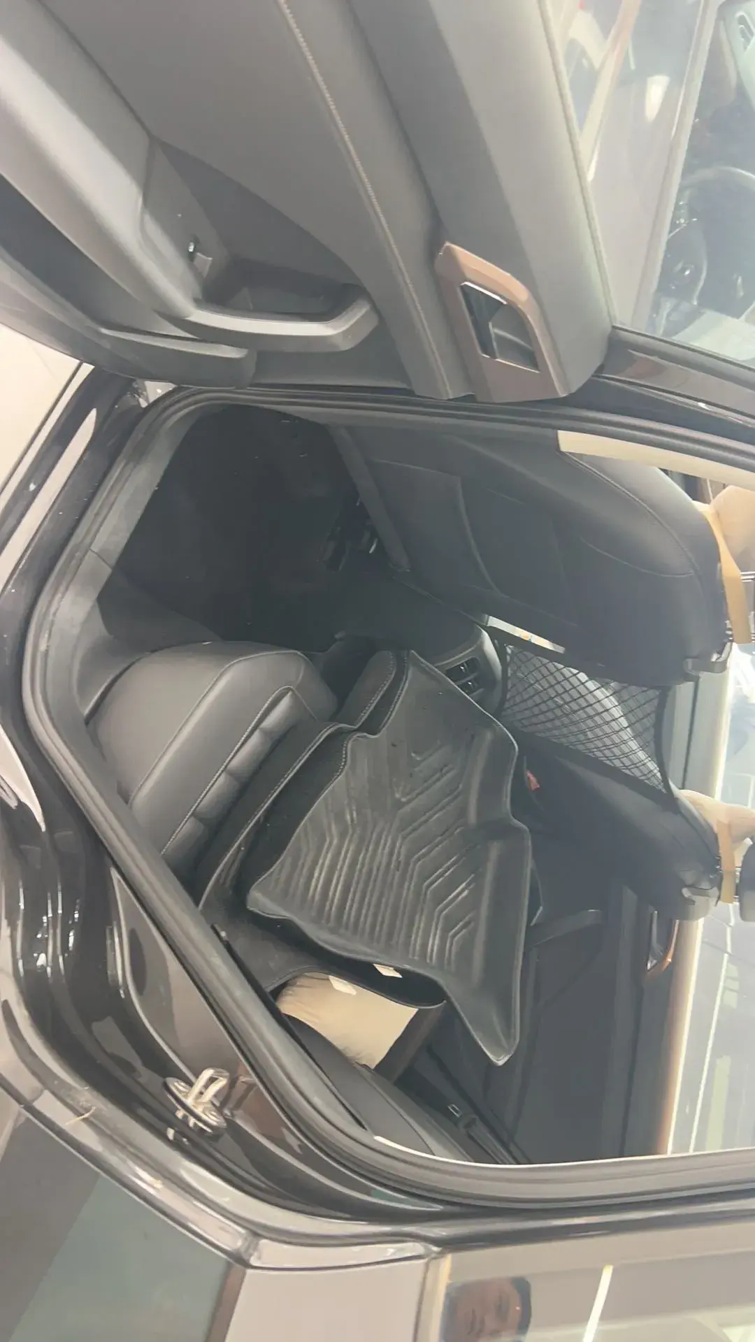 2021 VOLKSWAGEN THARU thumbnail 3