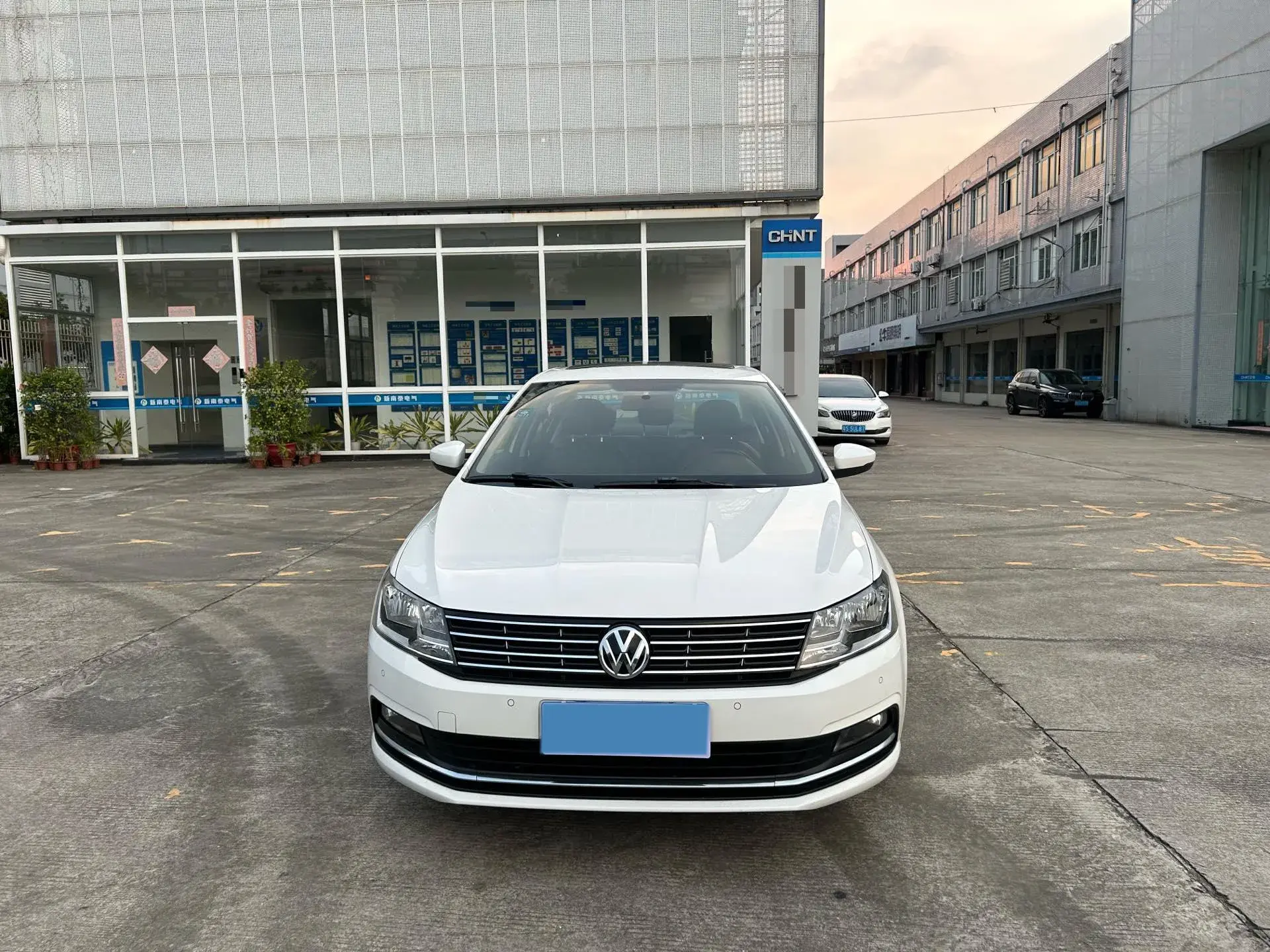 2017 VOLKSWAGEN LAVIDA thumbnail 3