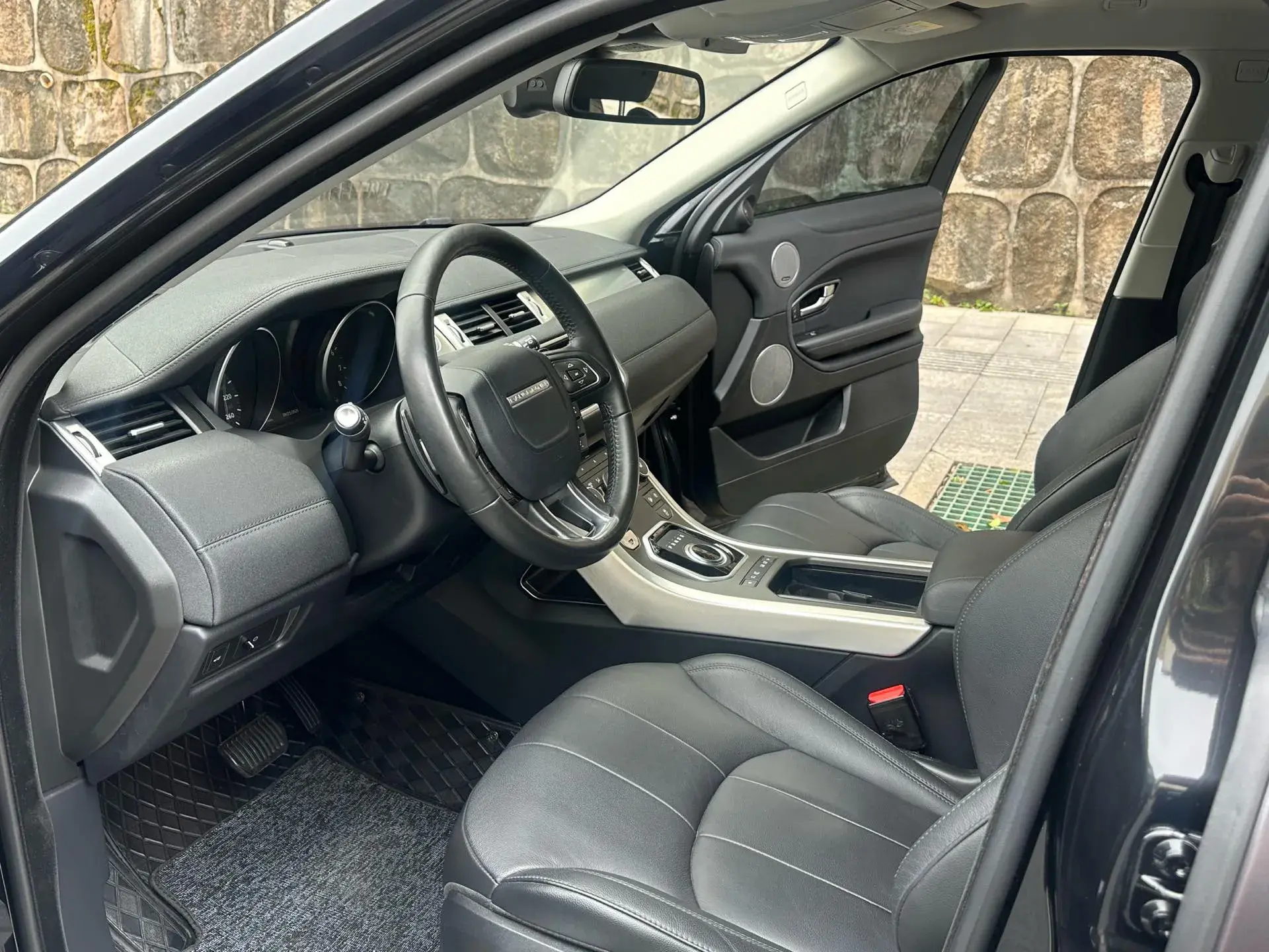 2018 LAND ROVER thumbnail 4