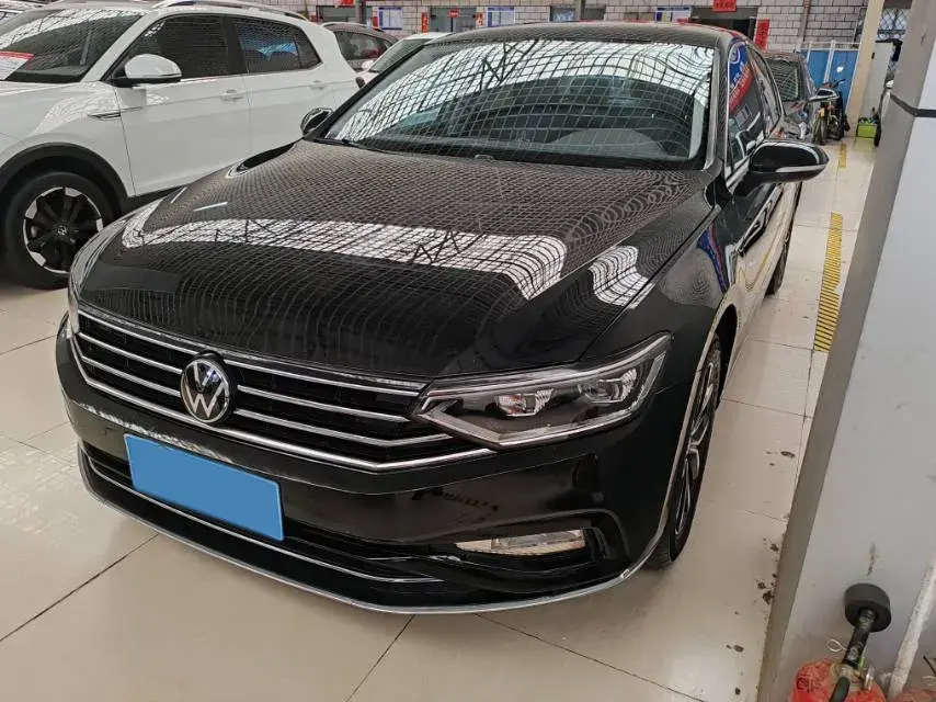 2020 VOLKSWAGEN MAGOTAN view 1