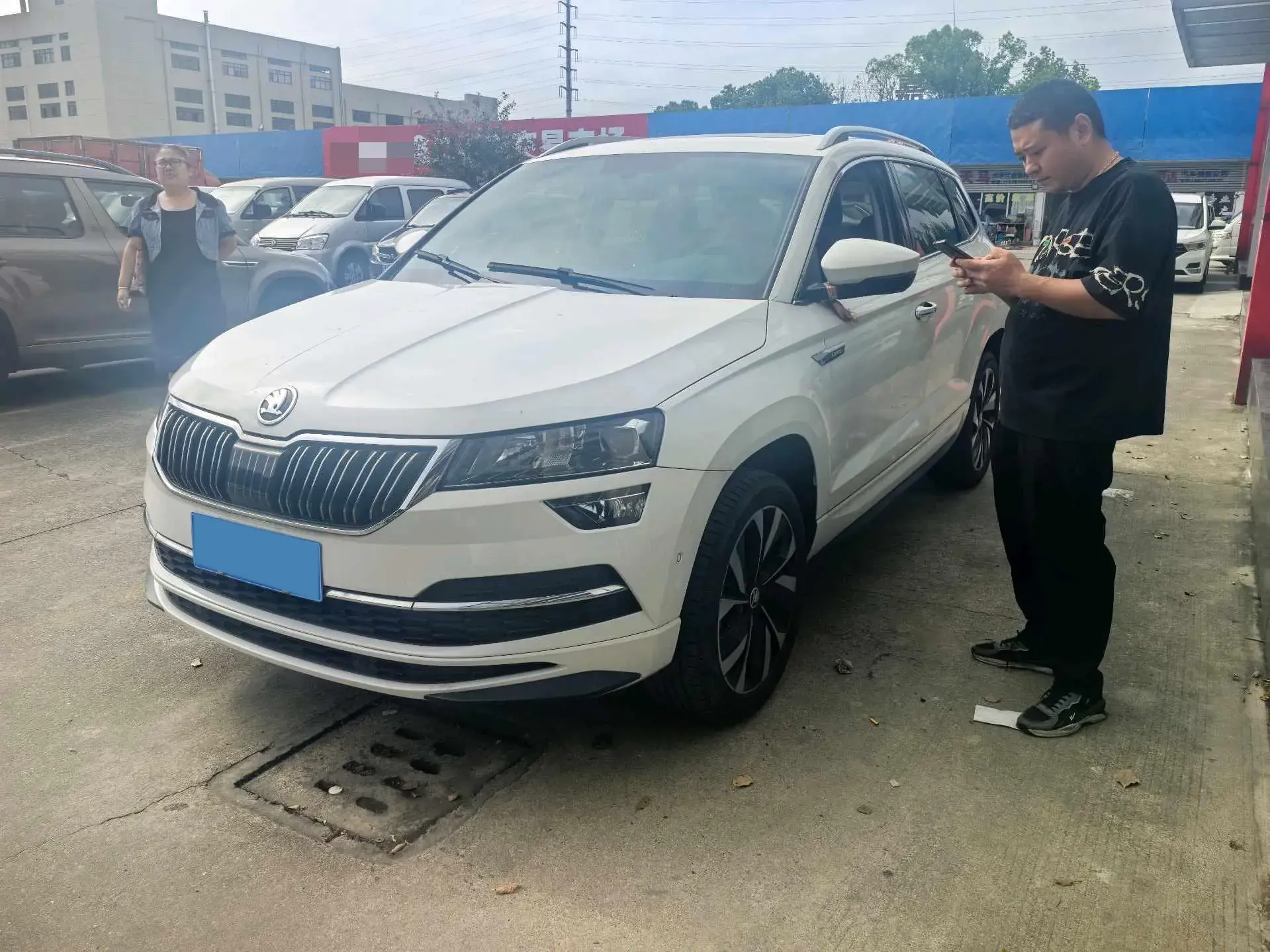 2021 SKODA KAROQ view 1