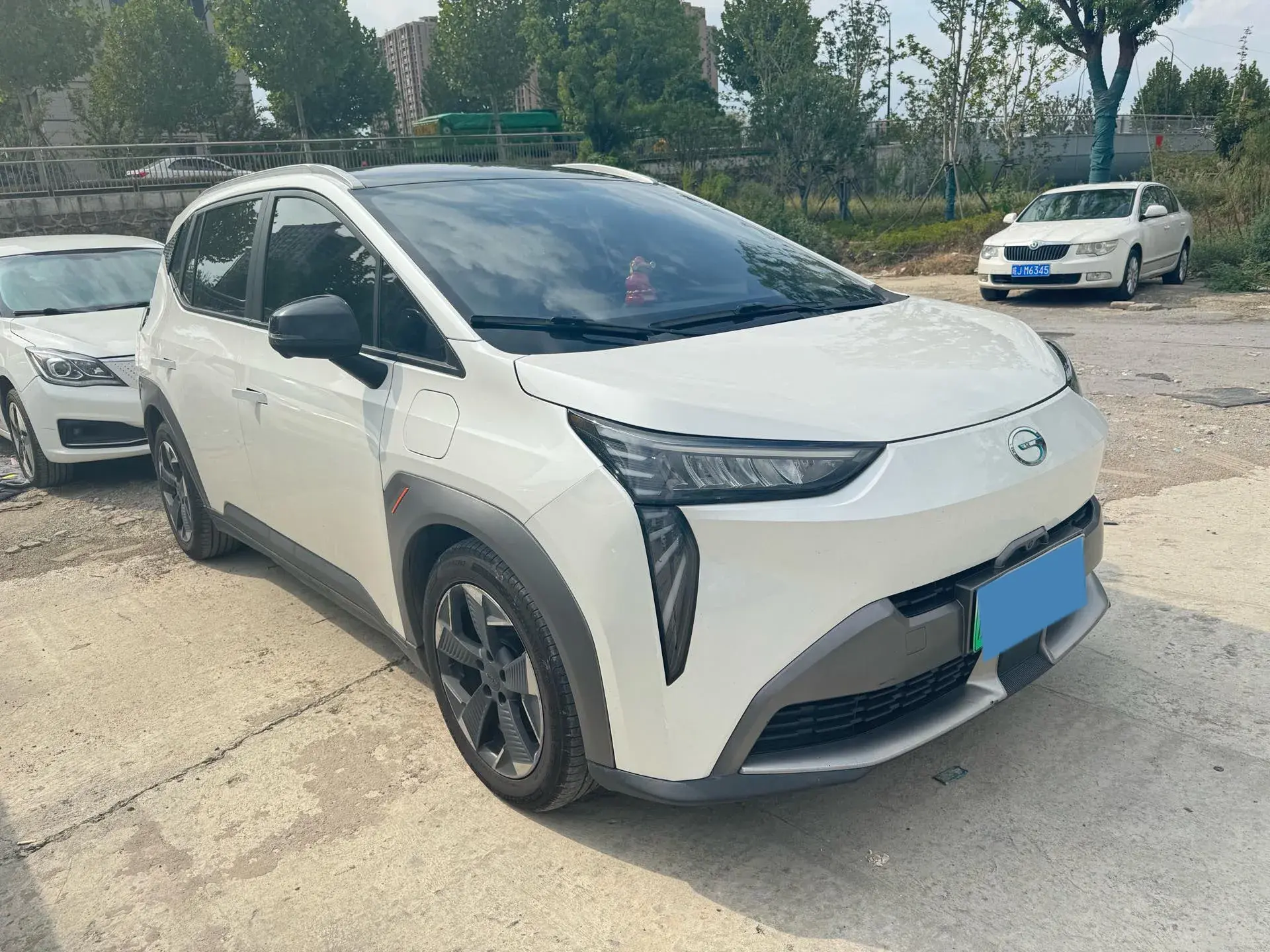 2022 AION Y thumbnail 2