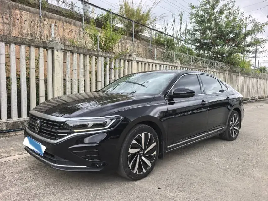 2022 VOLKSWAGEN PASSAT view 1