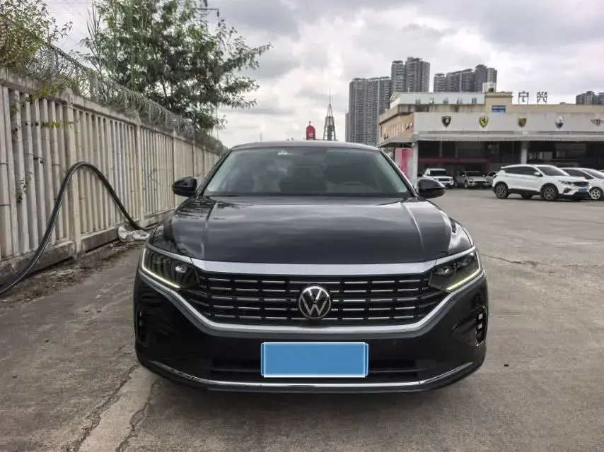 2022 VOLKSWAGEN PASSAT thumbnail 2