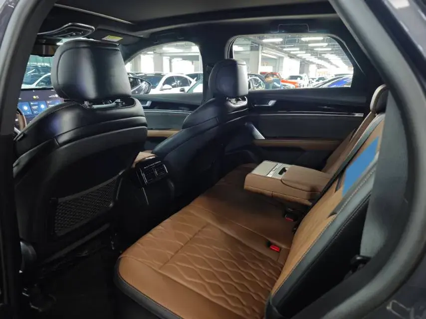 2023 BYD TANG thumbnail 3