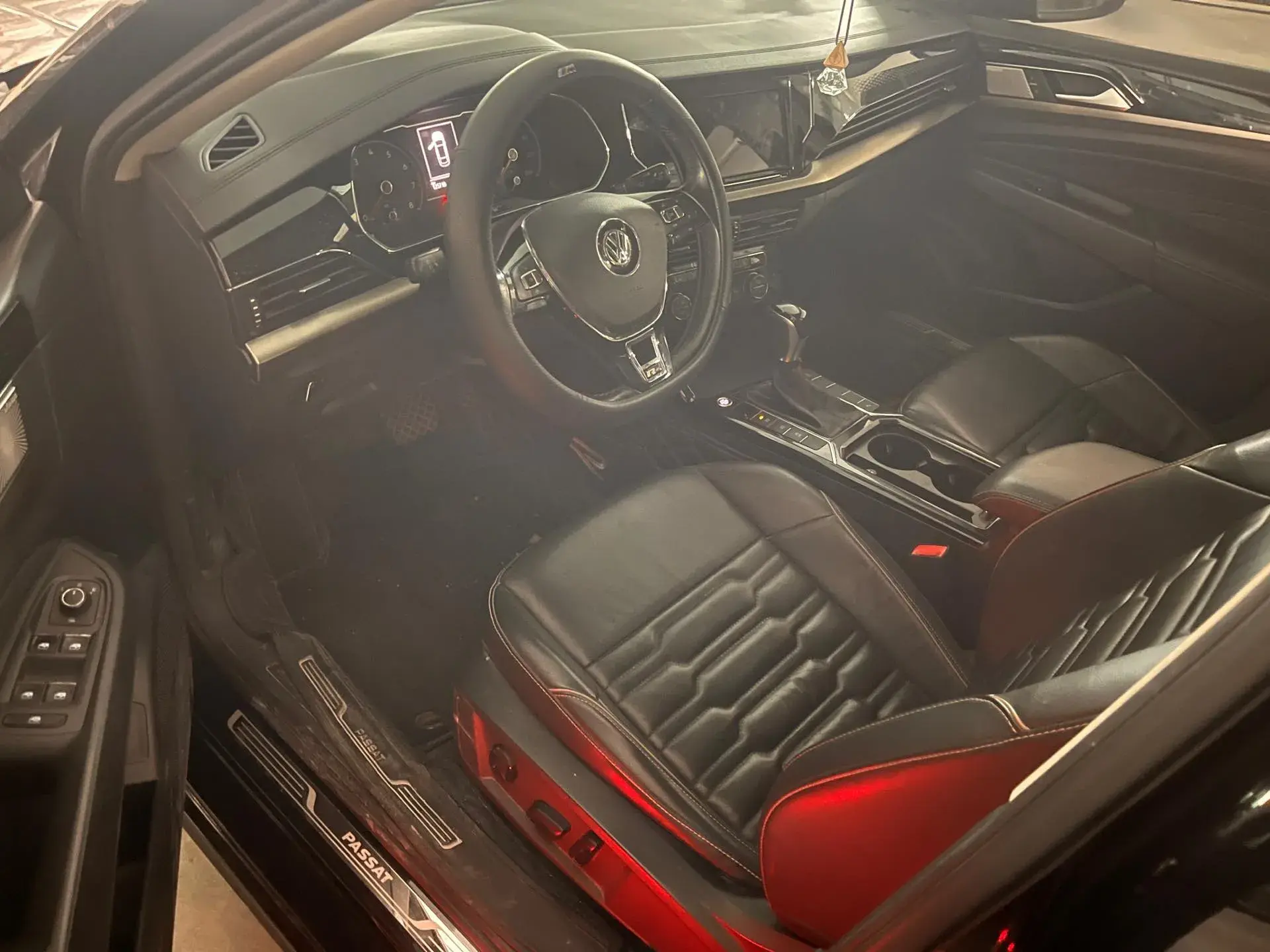 2019 VOLKSWAGEN PASSAT thumbnail 2