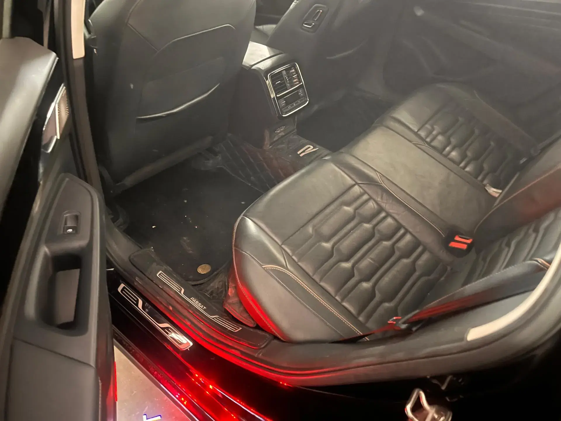 2019 VOLKSWAGEN PASSAT thumbnail 3