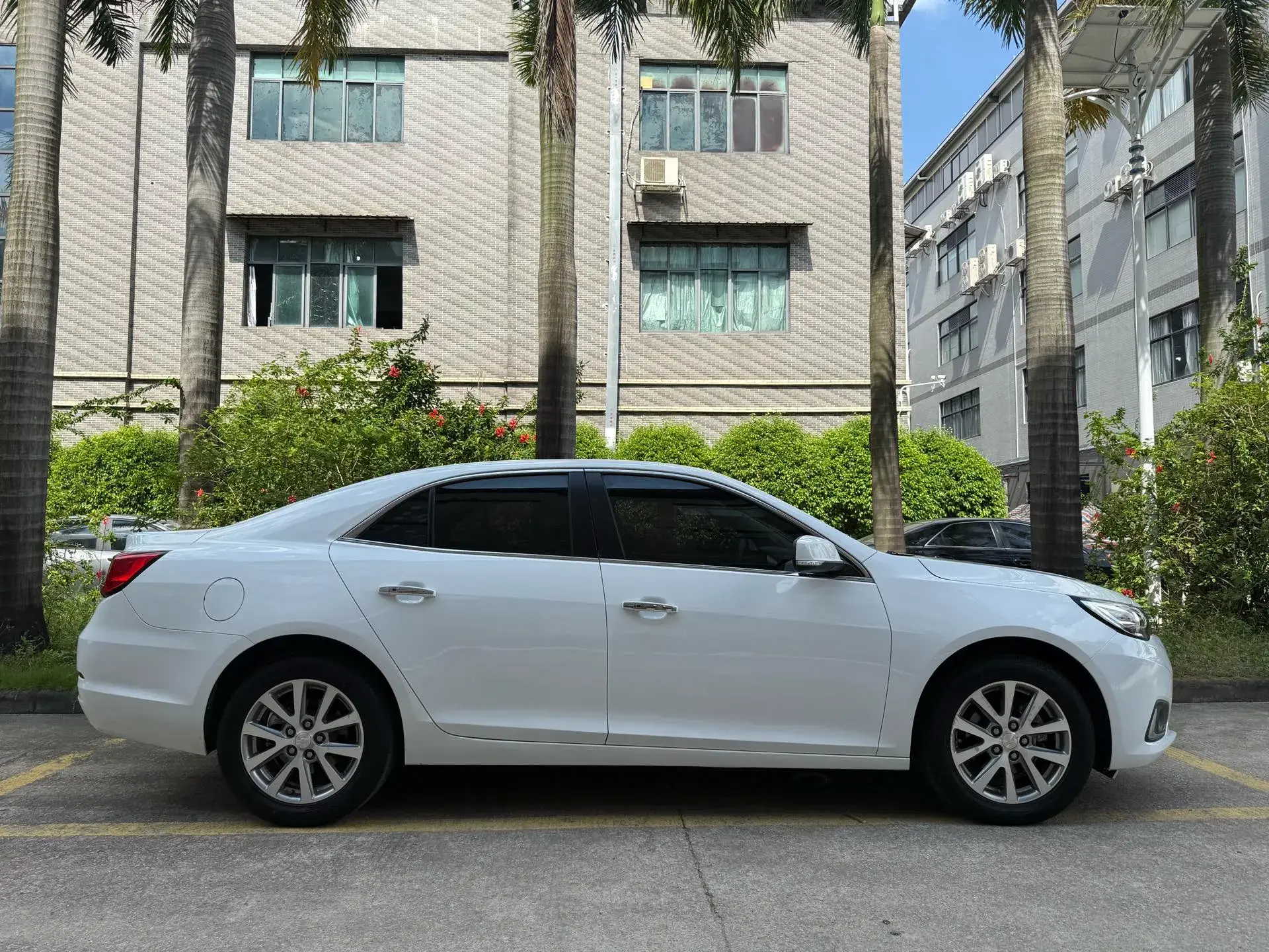 2018 CHEVROLET MALIBU thumbnail 4