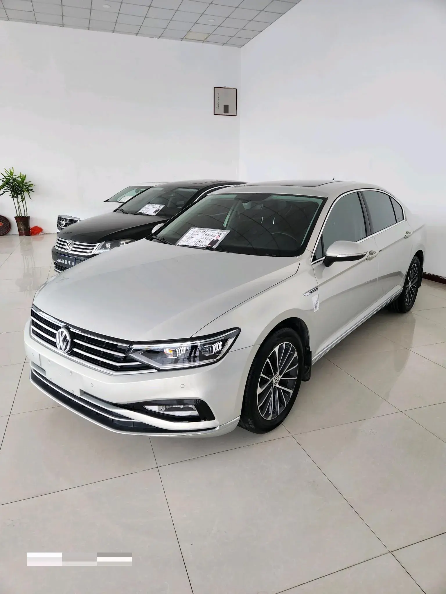 2020 VOLKSWAGEN MAGOTAN view 1