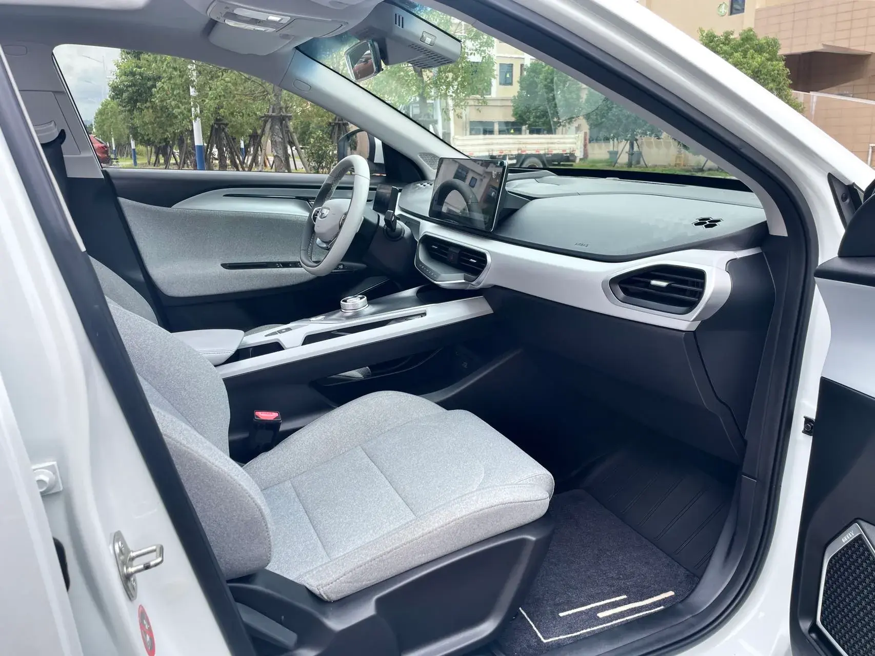 2019 GEOMETRY A thumbnail 4