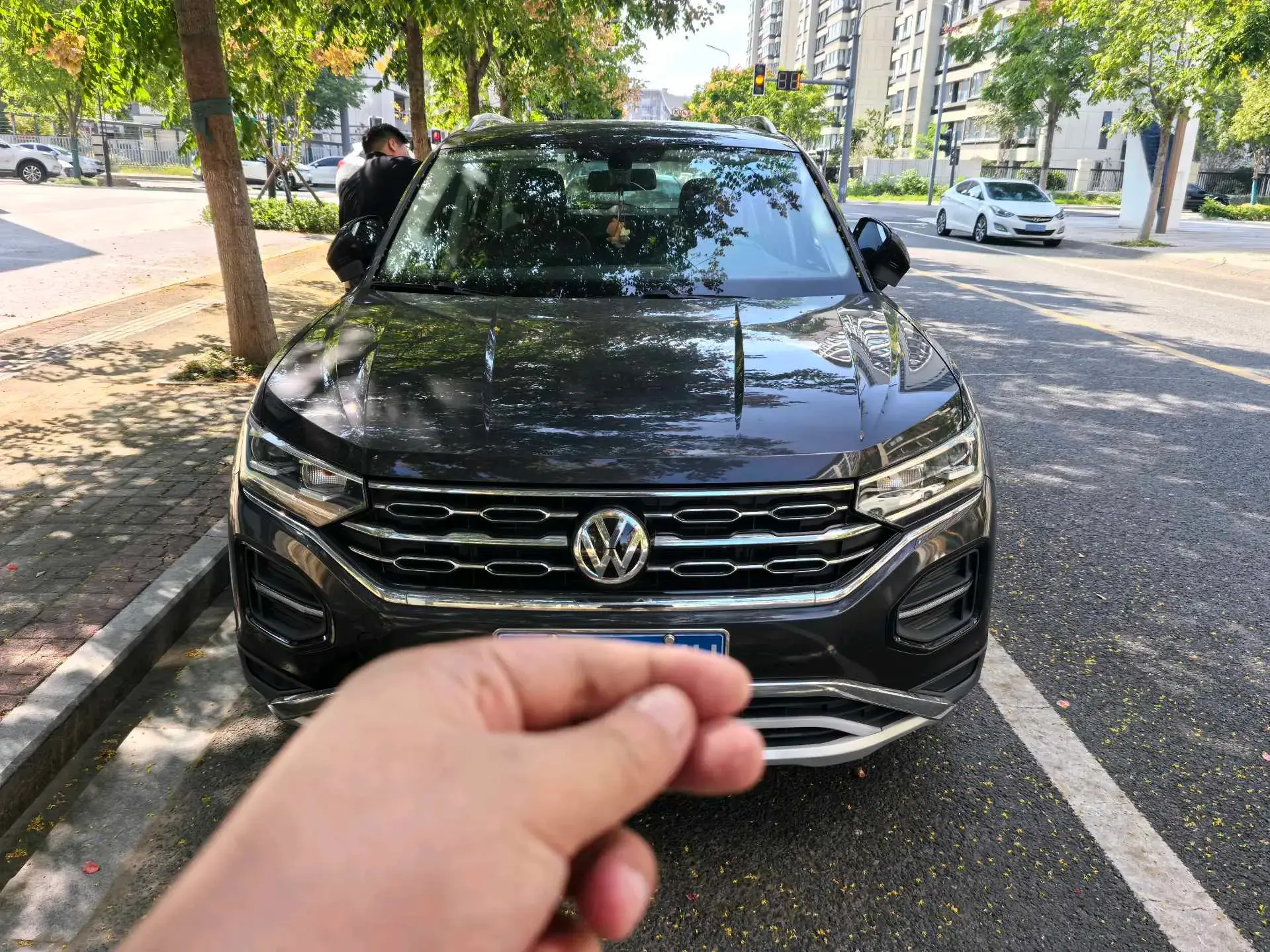 2019 VOLKSWAGEN TAYRON thumbnail 2