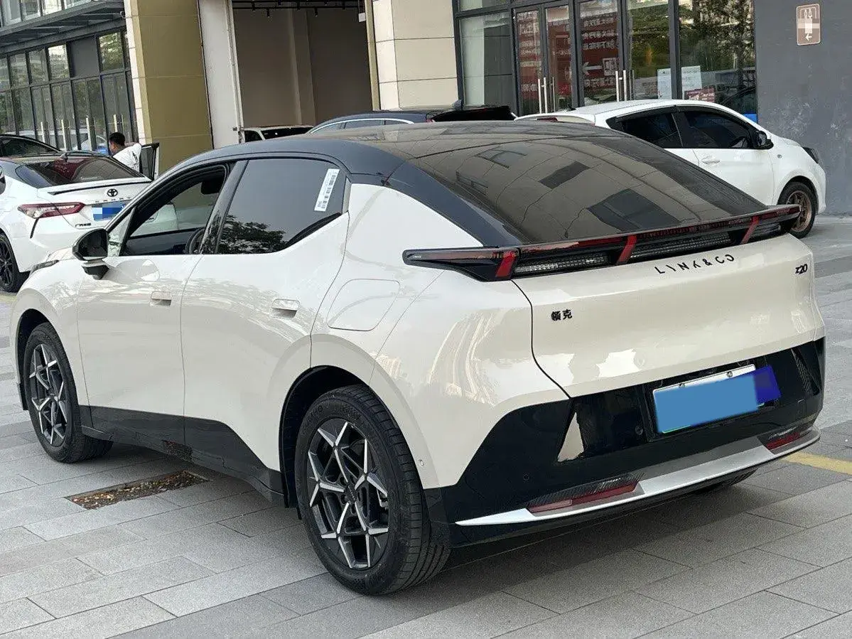 2025 LYNK&CO Z20 thumbnail 3