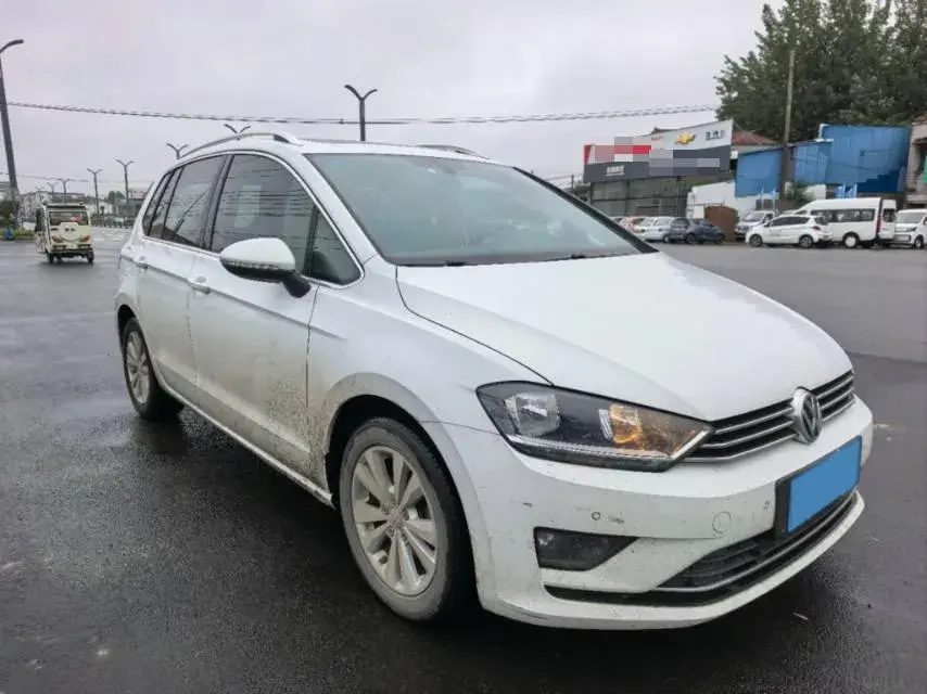 2018 VOLKSWAGEN GOLF thumbnail 3