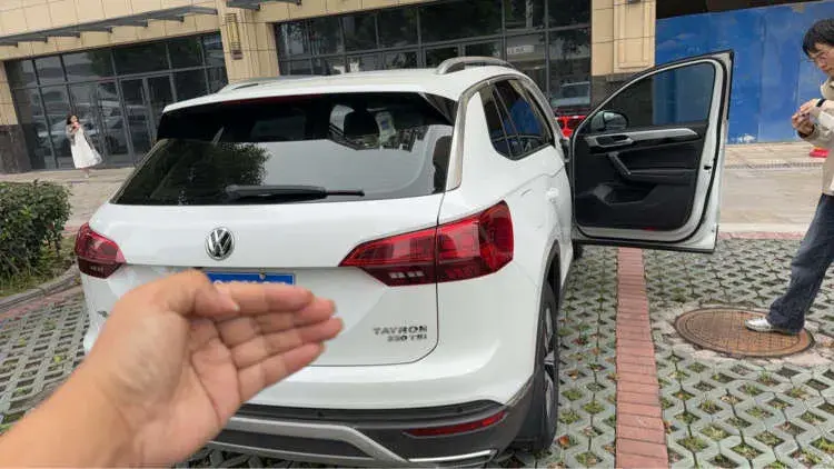 2020 VOLKSWAGEN TAYRON thumbnail 3