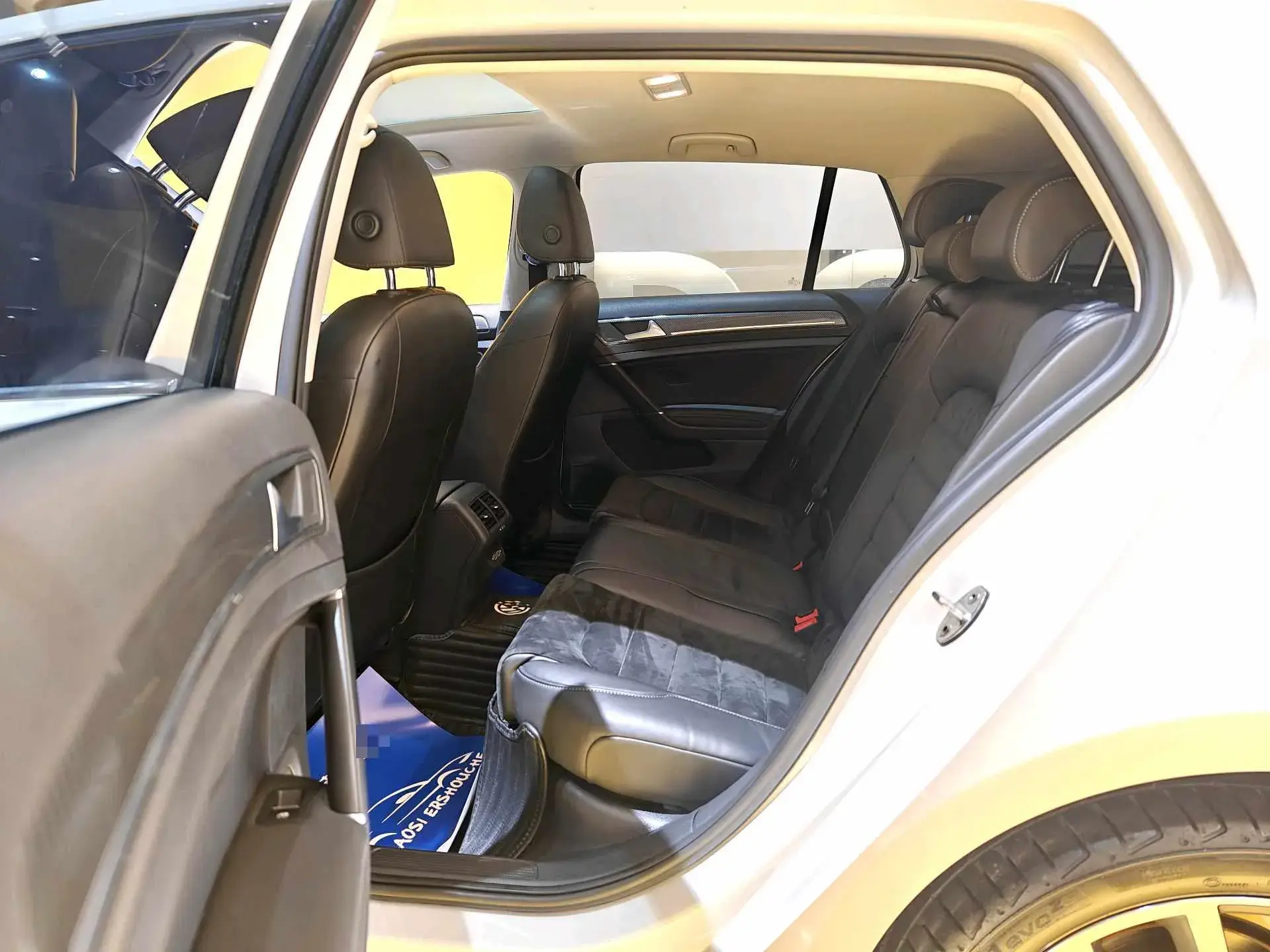 2019 VOLKSWAGEN GOLF thumbnail 3