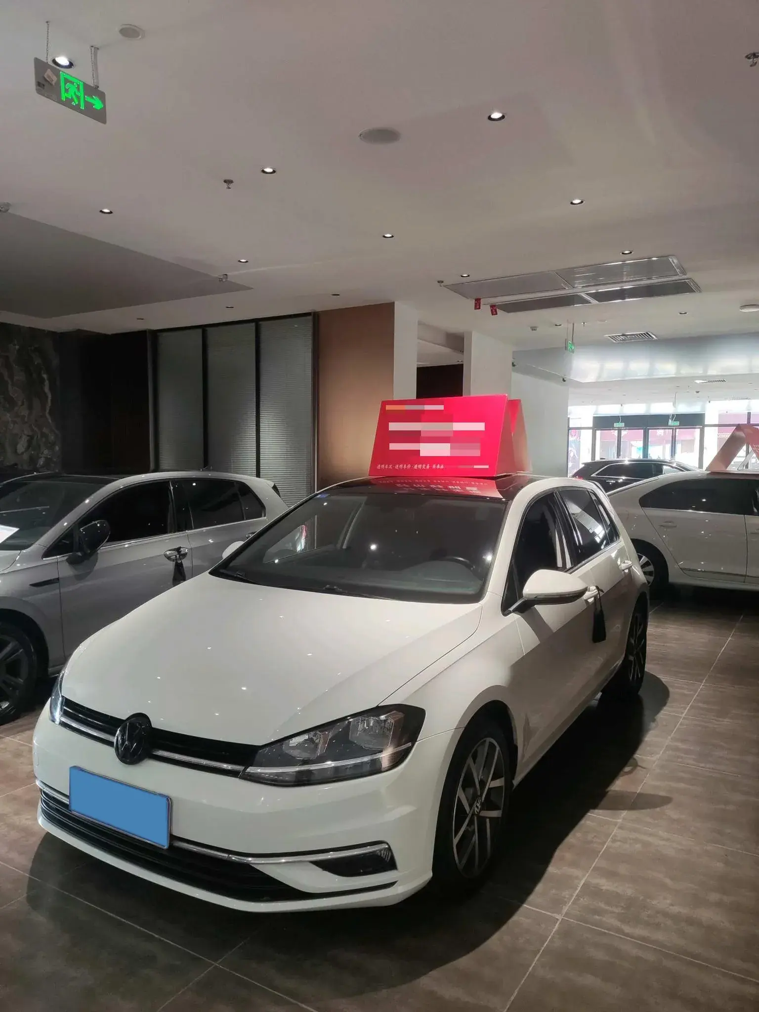 2019 VOLKSWAGEN GOLF view 1