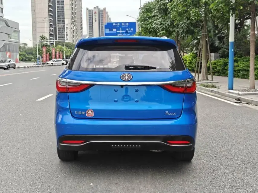 2017 BYD SONG thumbnail 3