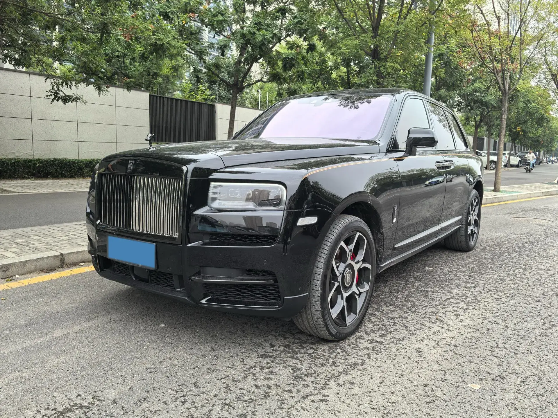 2020 ROLLS-ROYCE CULLINAN view 1