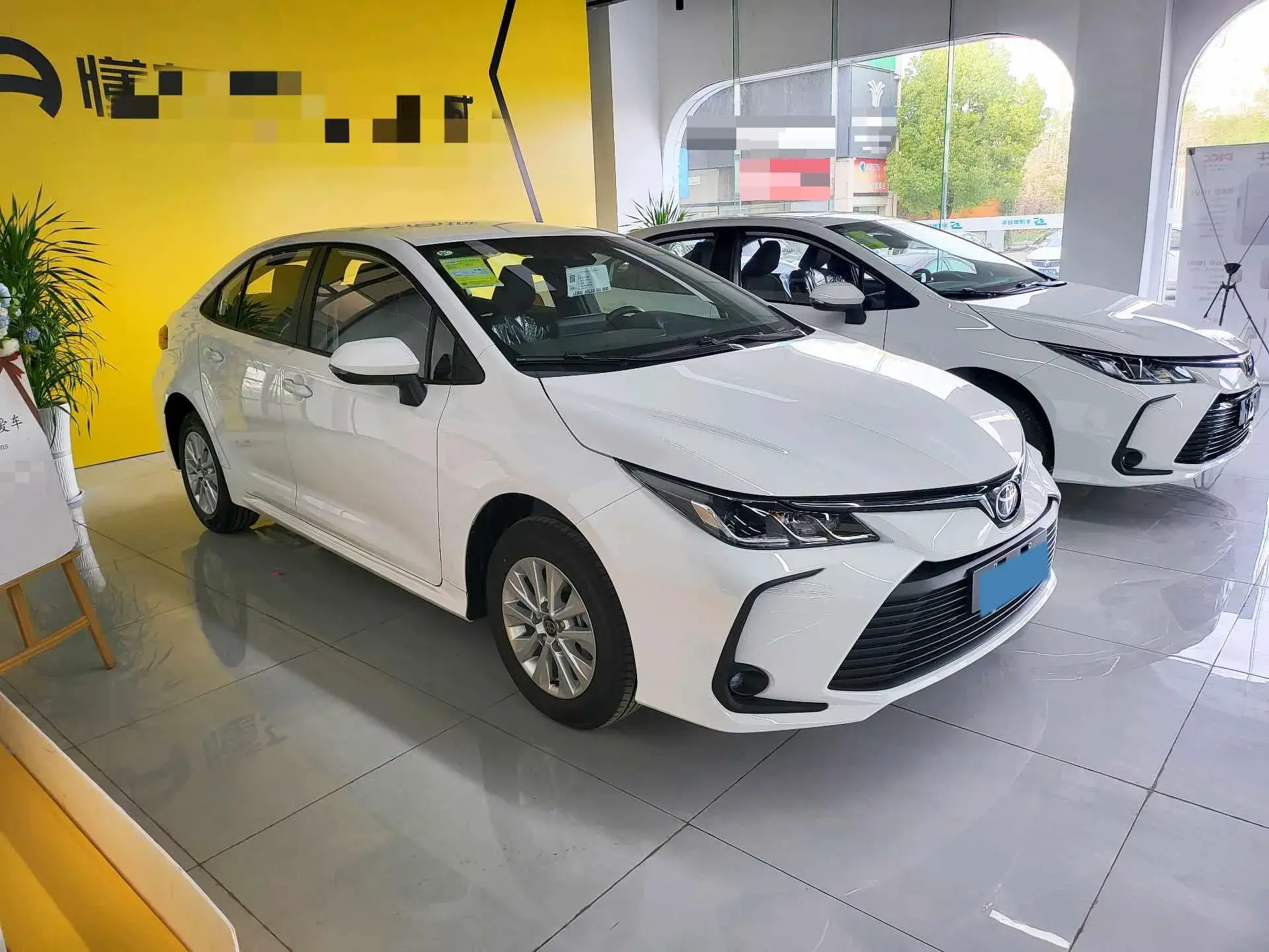 2024 TOYOTA COROLLA thumbnail 2