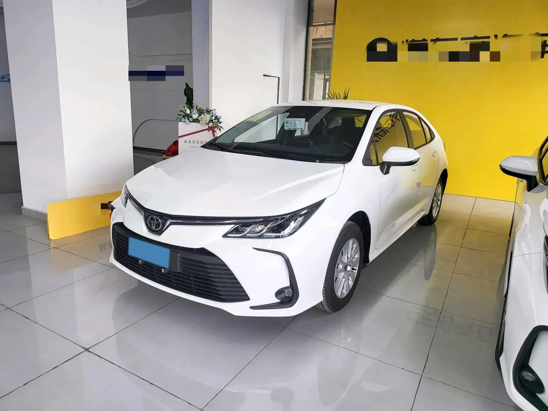 2024 TOYOTA COROLLA view 1