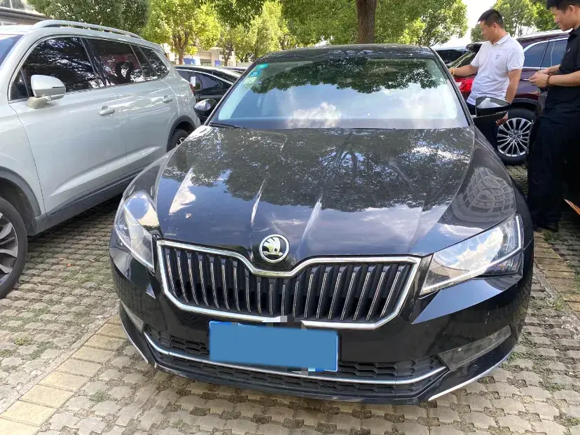 2018 SKODA SUPERB thumbnail 2