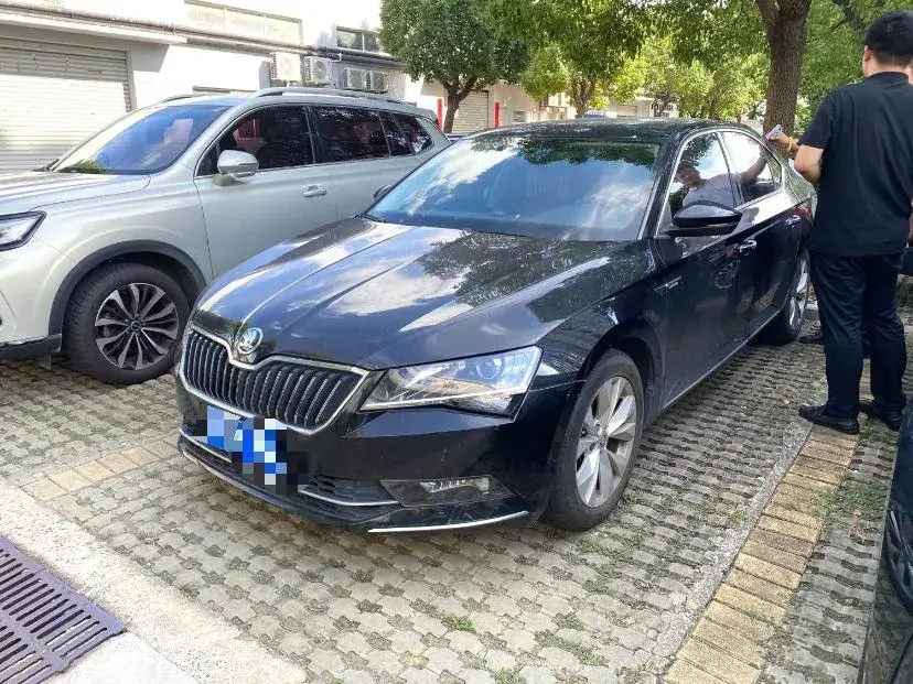 2018 SKODA SUPERB view 1