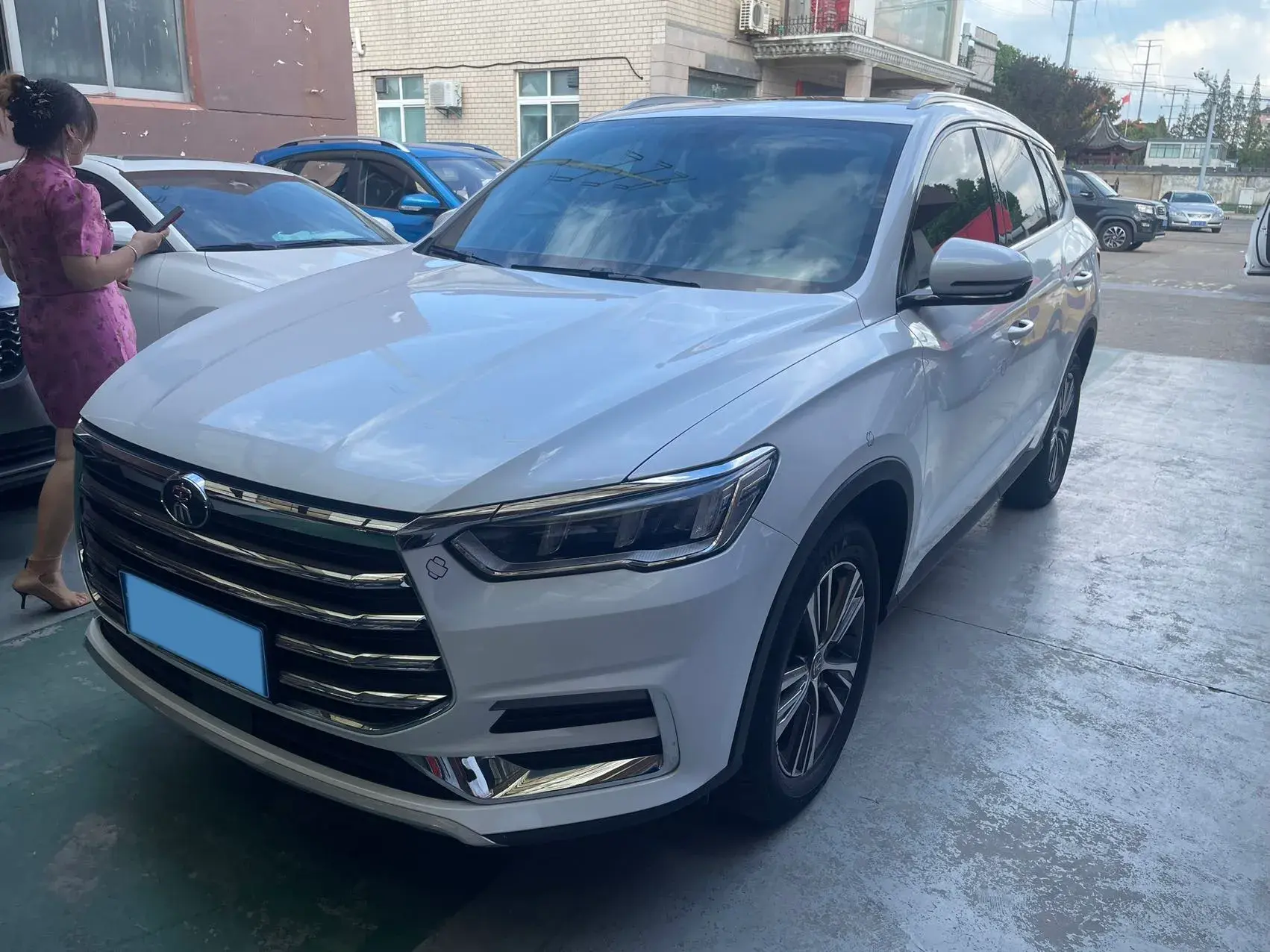 2019 BYD SONG view 1