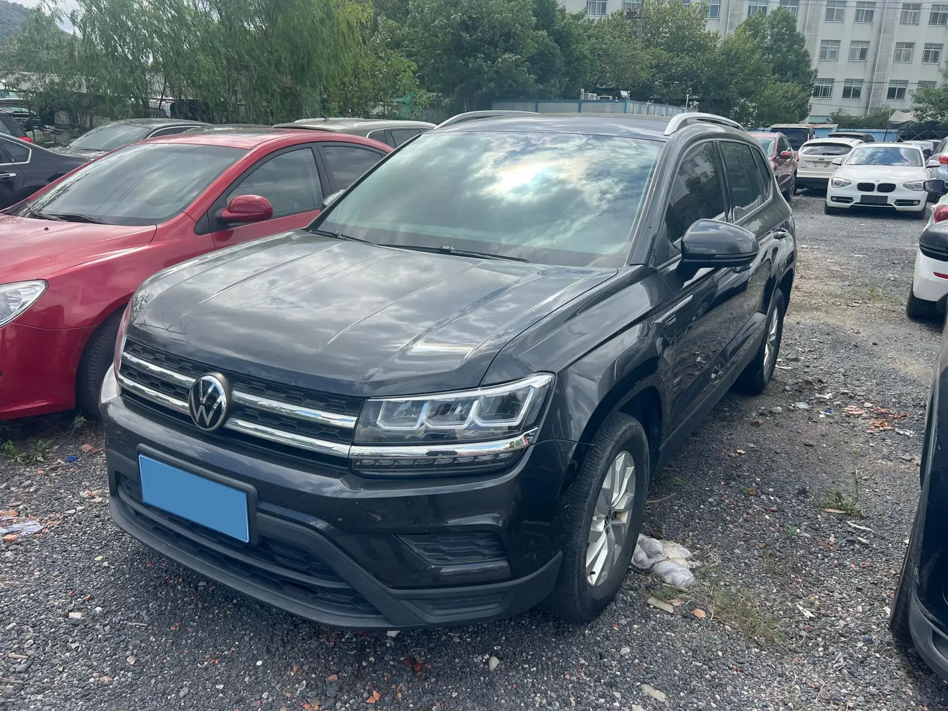 2021 VOLKSWAGEN THARU view 1