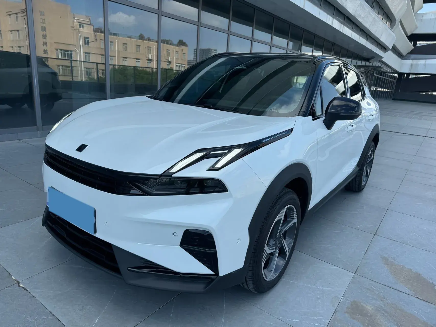 2025 LYNK&CO 06 view 1